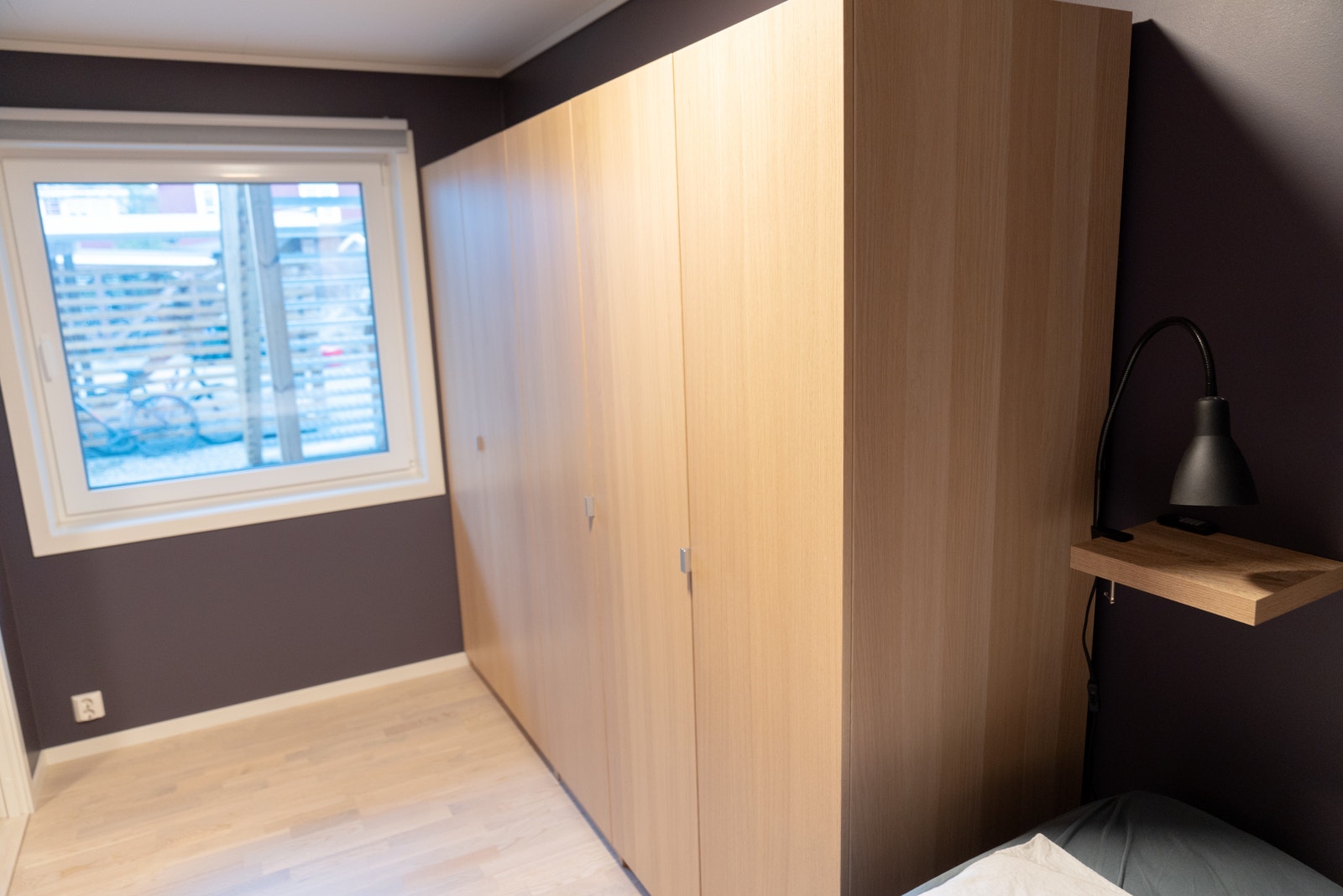 Soverom 1. Garderobeskap blir stående til leietaker. Galleribilde