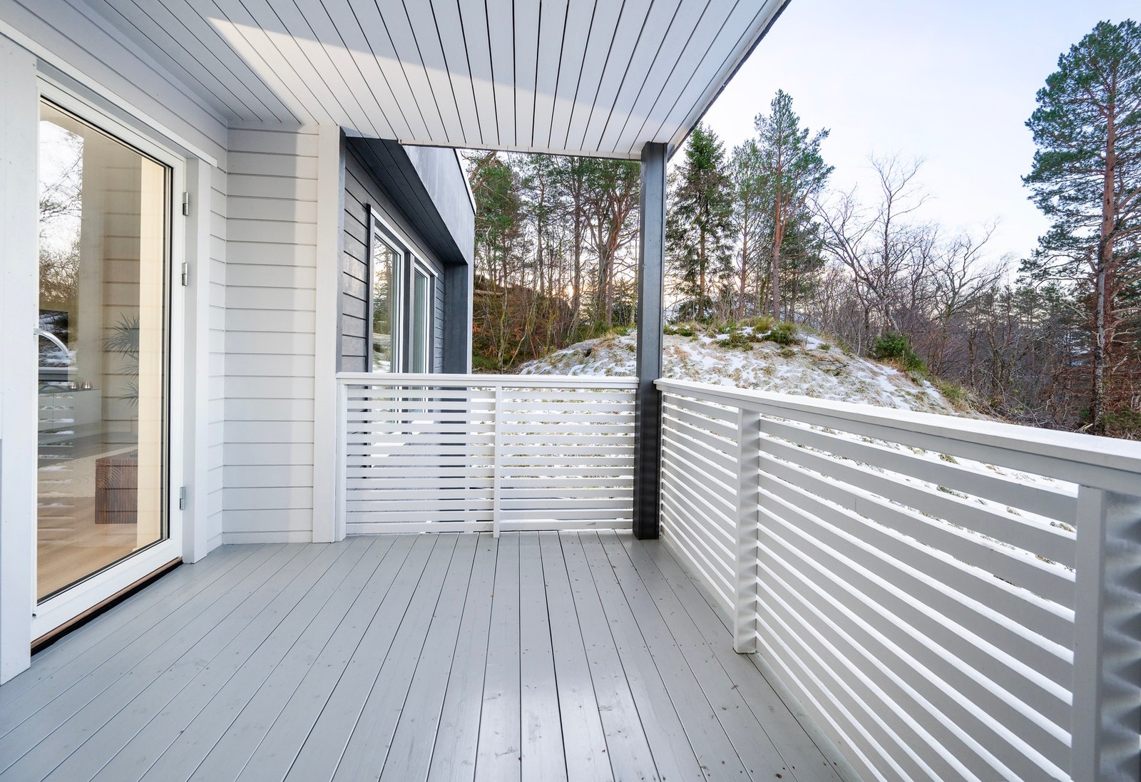 Her har du god plass til å plassere ønsket utemøblement. Galleribilde