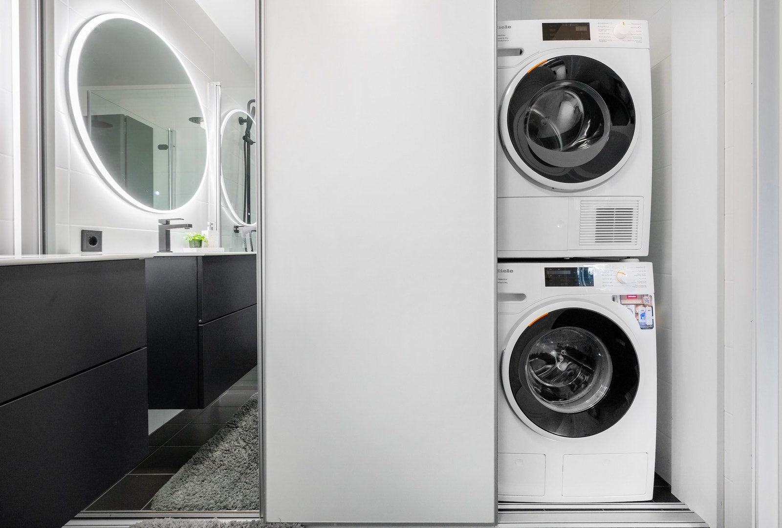 Opplegg til vaskemaskin og tørketrommel. Galleribilde