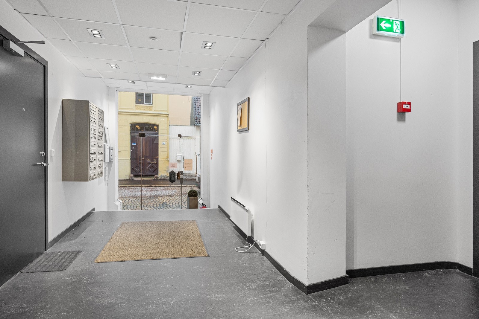 - Inngangsparti. Eierseksjonssameiet Fredensborgveien 4 består av 18 seksjoner - Galleribilde