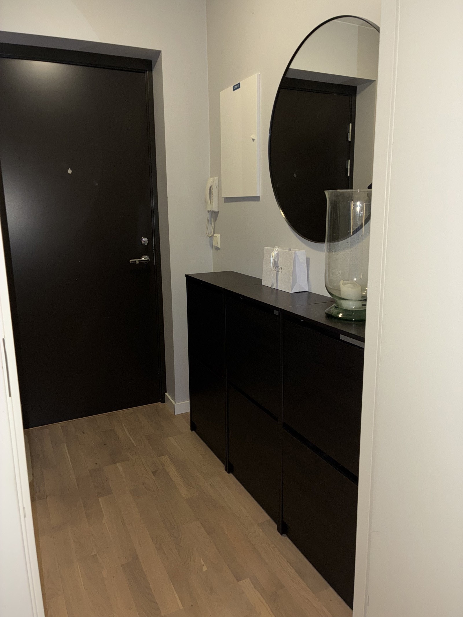 - Entré møblert (bilde fra selger) - Galleribilde