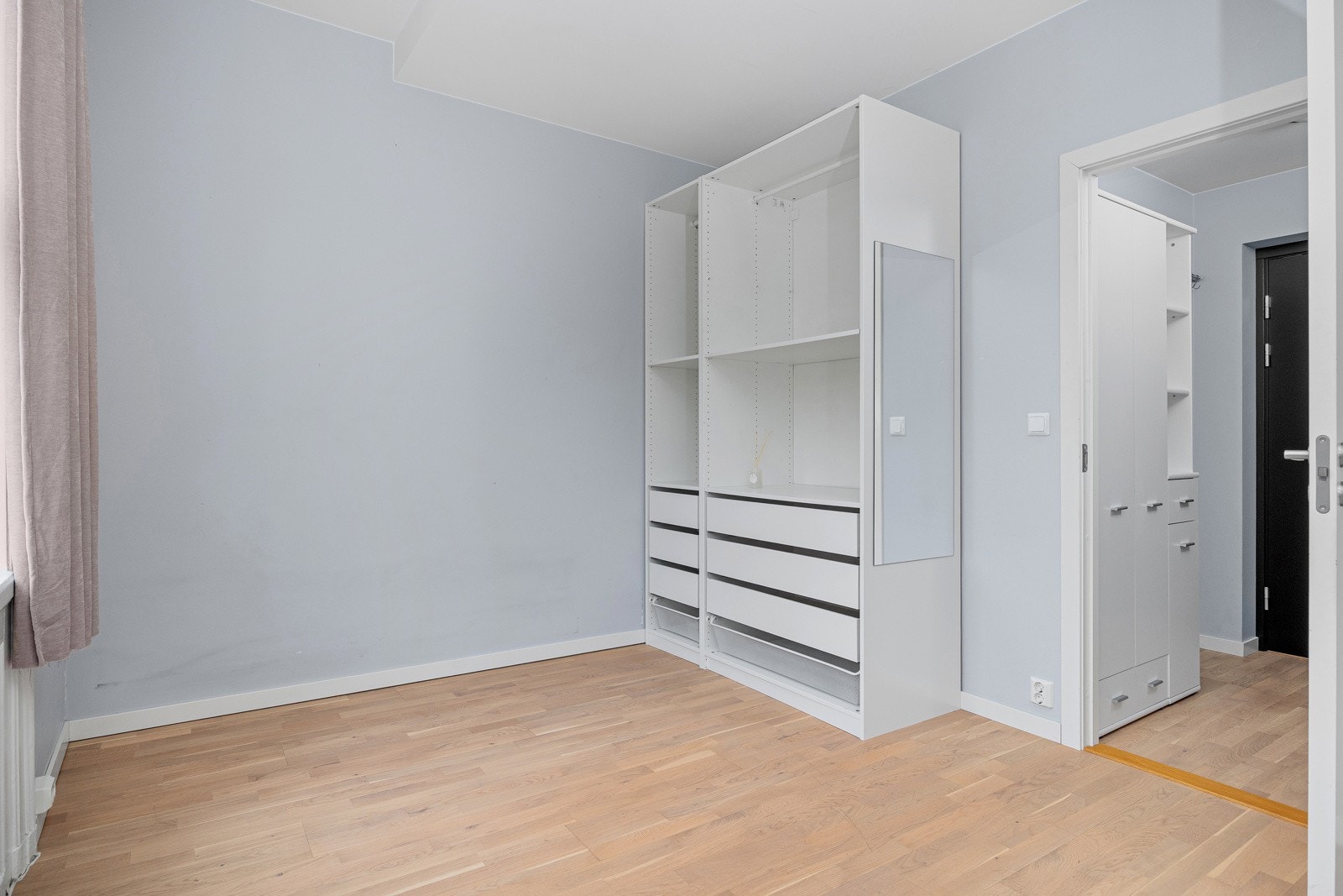 - God plass til sovesofa, spisebord, bokhyller etc - Galleribilde