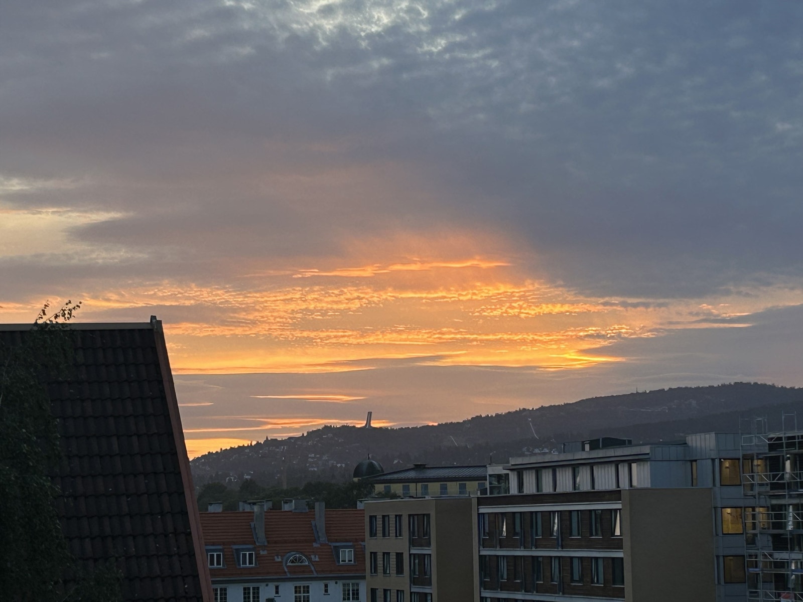 Utsikt mot Holmenkollen. Galleribilde