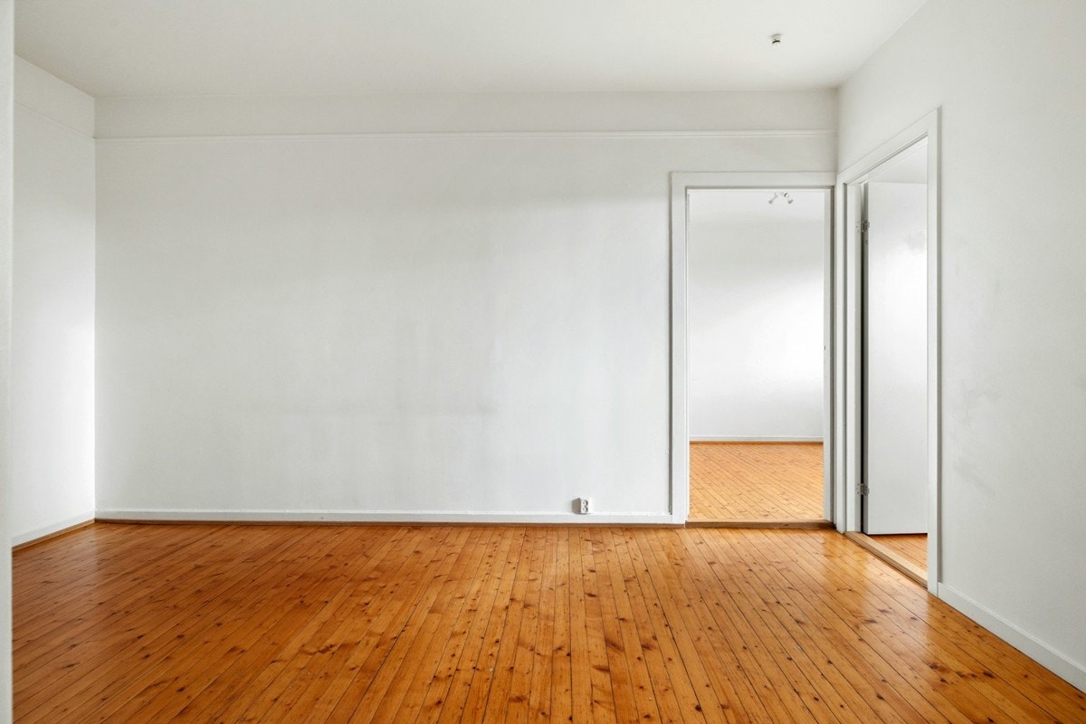 Leiligheten inneholder: Entrè, stue, kjøkken, 2 soverom og bad Galleribilde