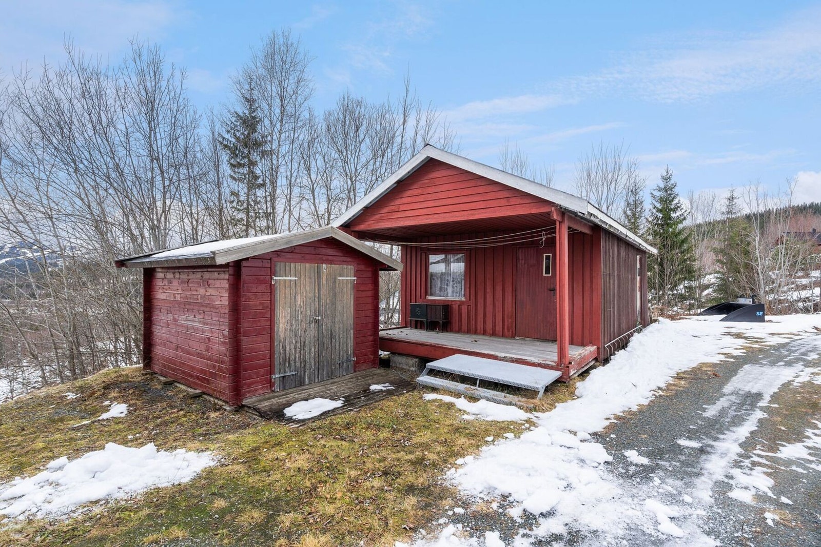Meråker byr på et rikt tilbud av fritidsaktiviteter hele året, og man kan enkelt komme seg på blant annet flotte toppturer og sykkelturer fra boligen. Galleribilde