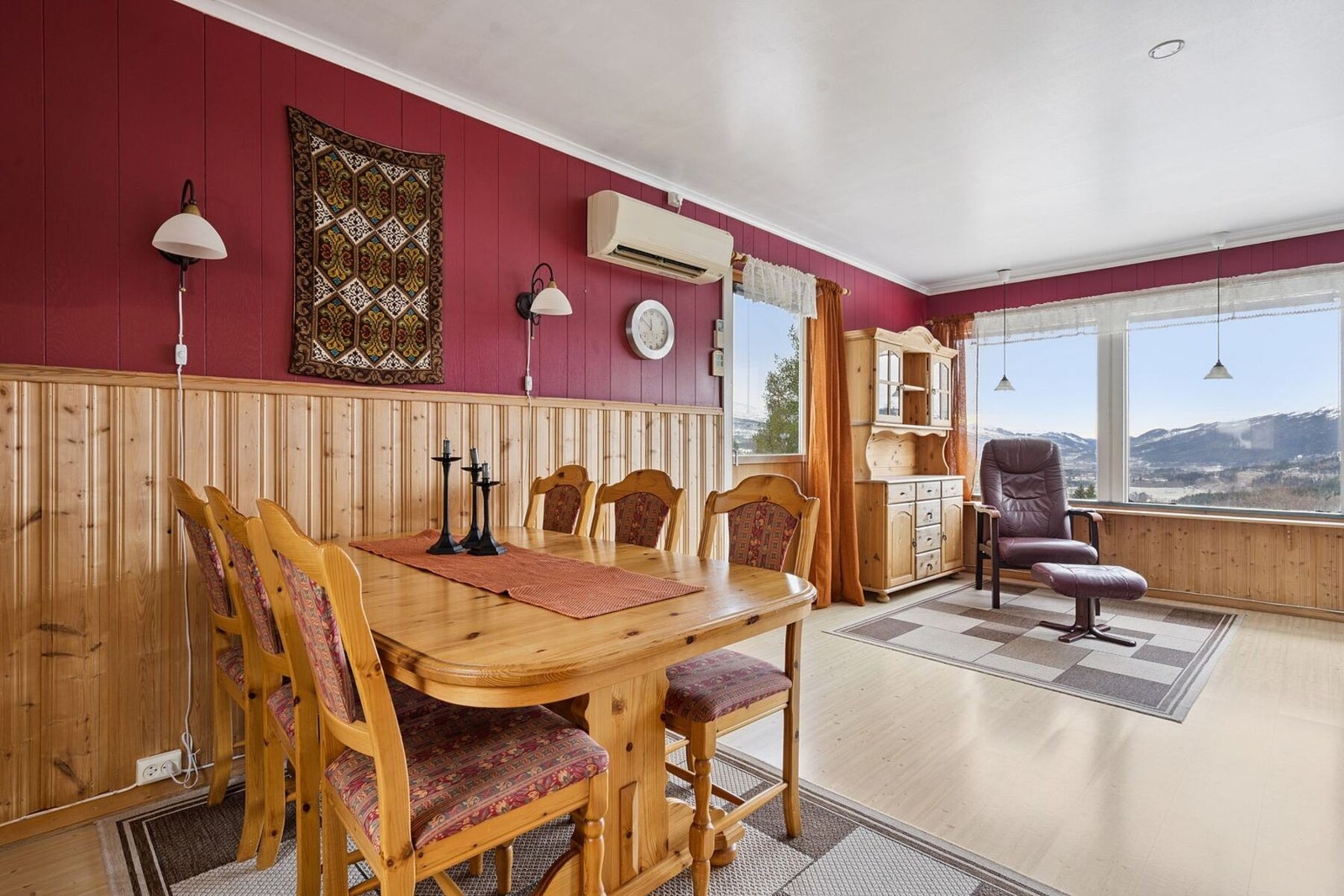 Utformingen til rommet gjør det det enkelt kan møbleres i flere soner. Galleribilde