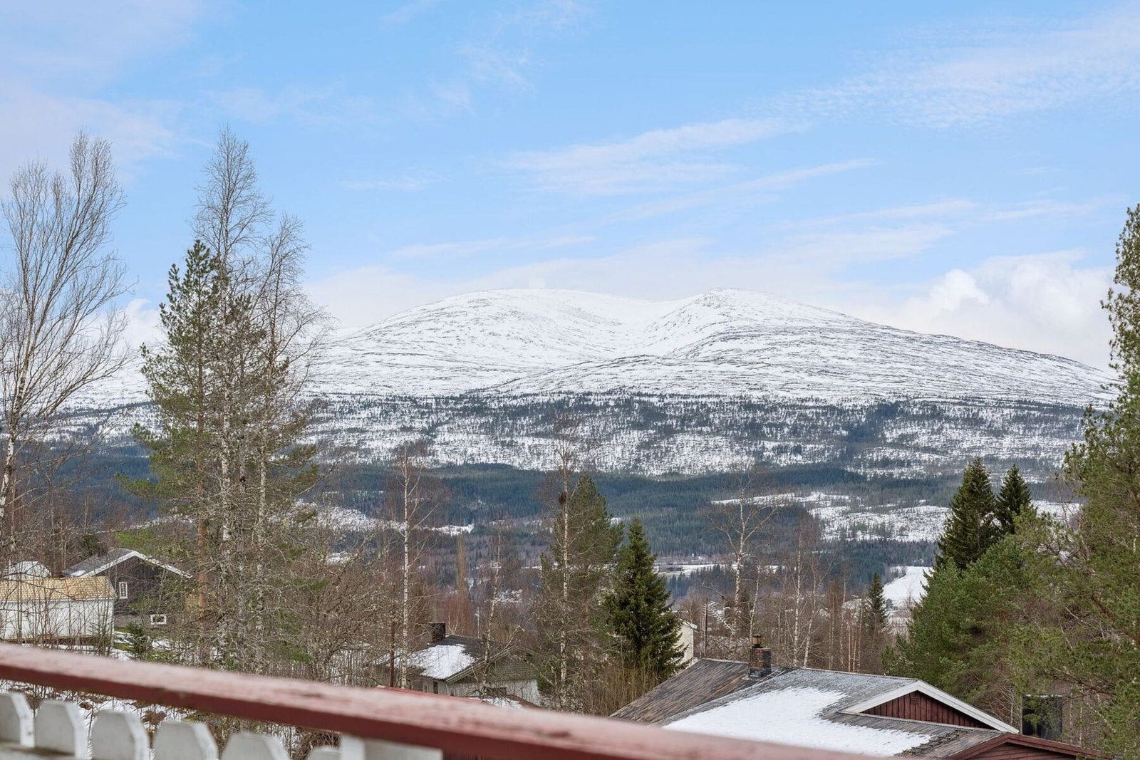 Eiendommen har en flott beliggenhet med nydelig utsikt. Galleribilde