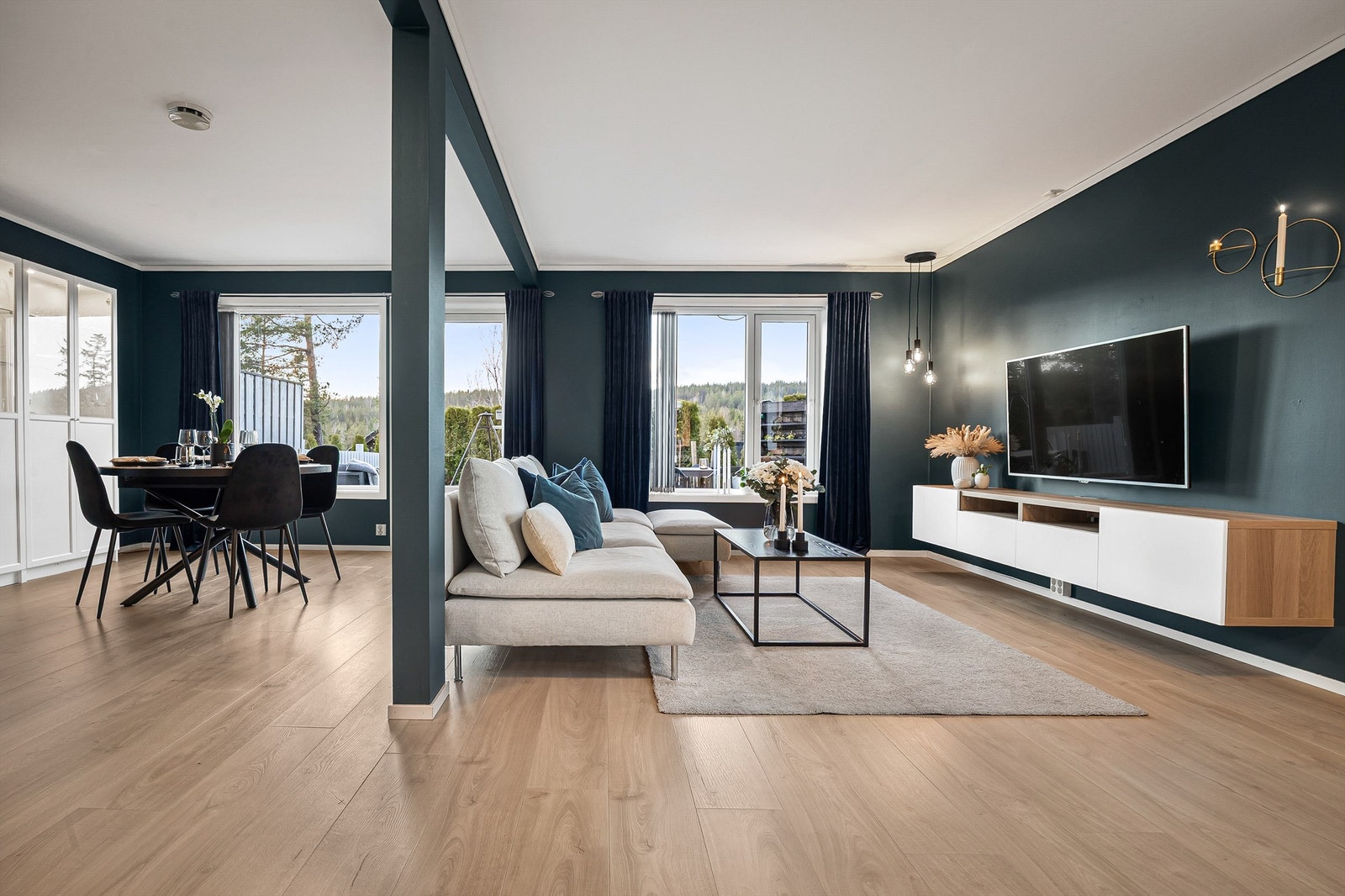 Skiftet alle laminatgulv i 2023/2024 og skiftet innvendige dører Galleribilde