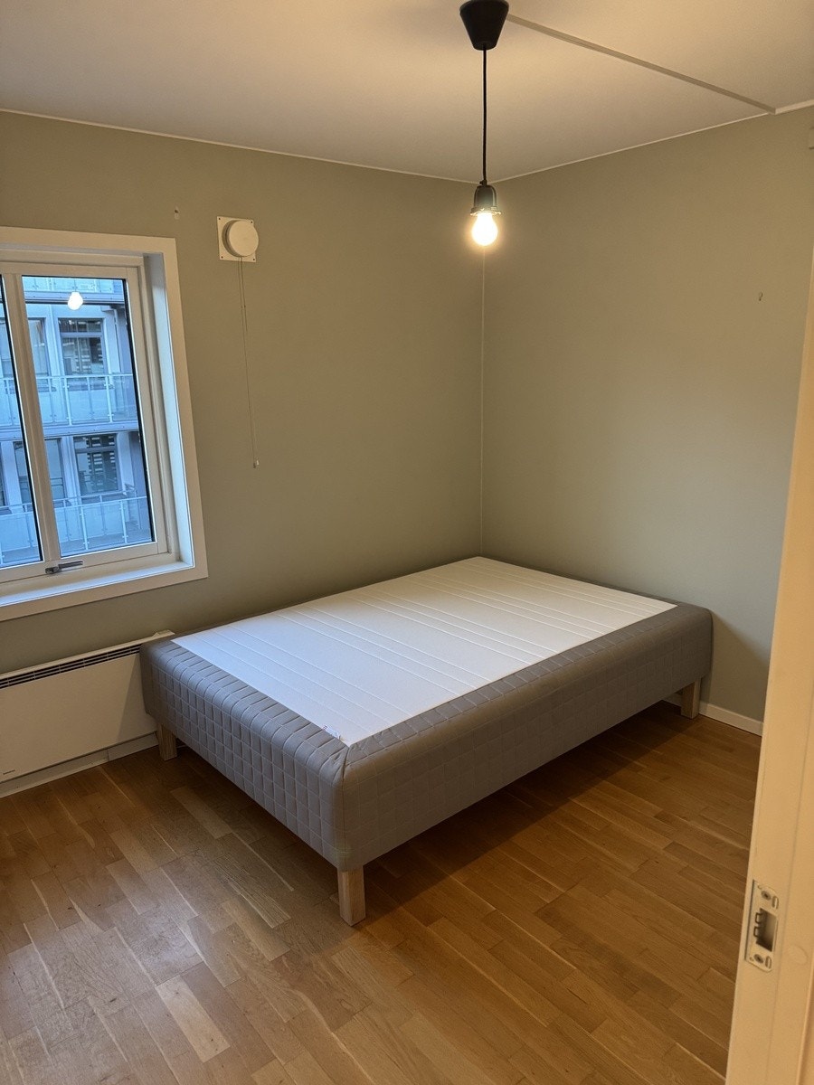 Rom 1 med 140cm bred seng om ønskelig Galleribilde