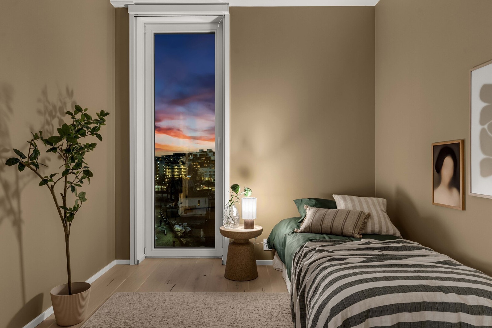 Soverom 2 har fleksible bruksmuligheter, enten som gjesterom eller kontor - alt etter behov Galleribilde