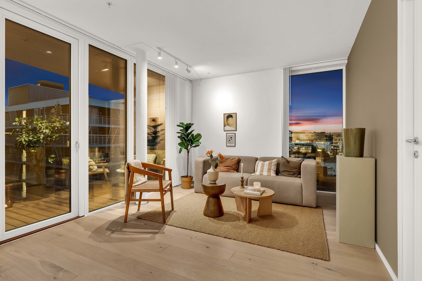 Fra stuen er det tilgang til balkongen på 8 kvm Galleribilde