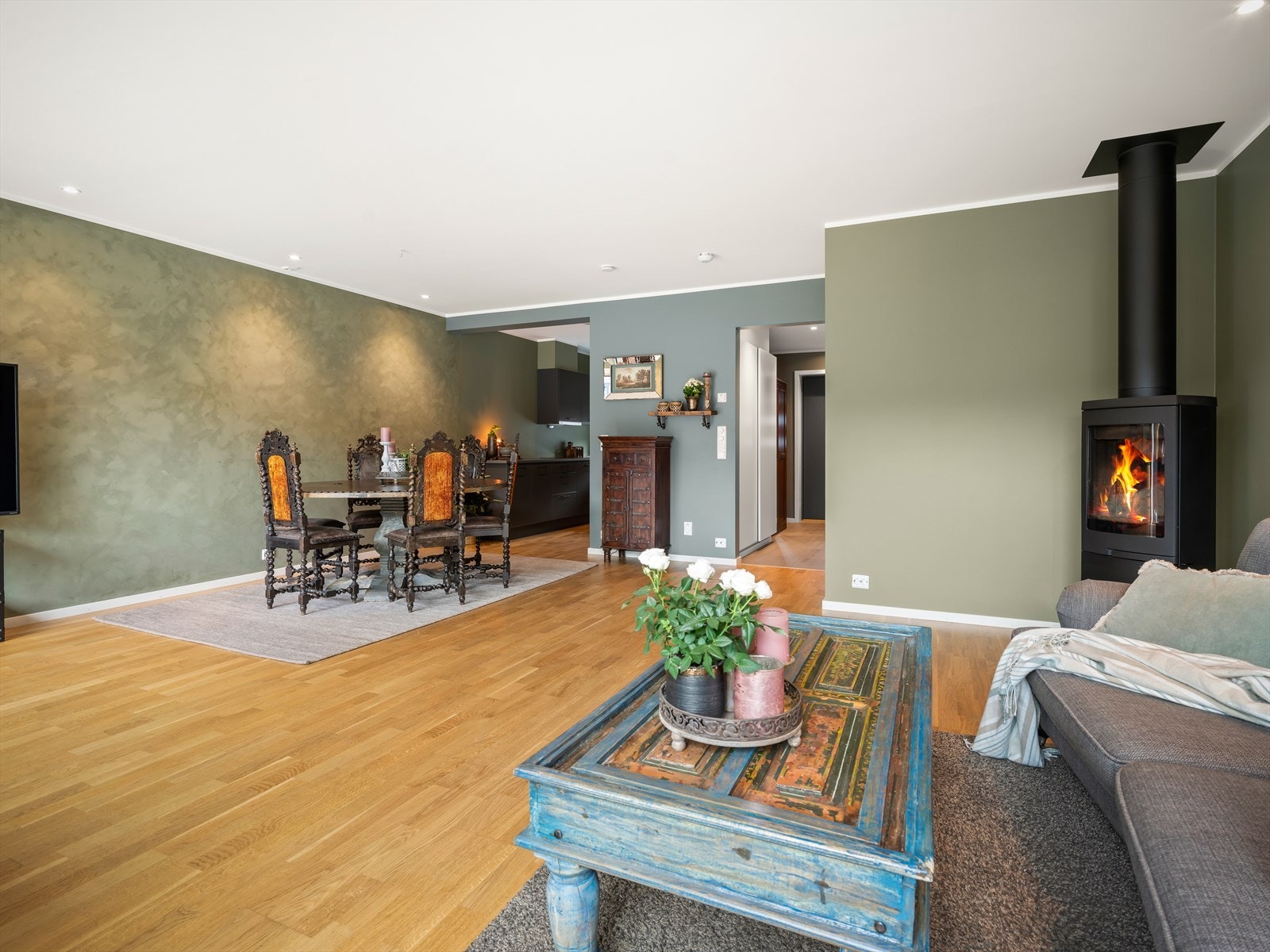 Alle rom er malt opp i delikate og behagelige farger. Galleribilde