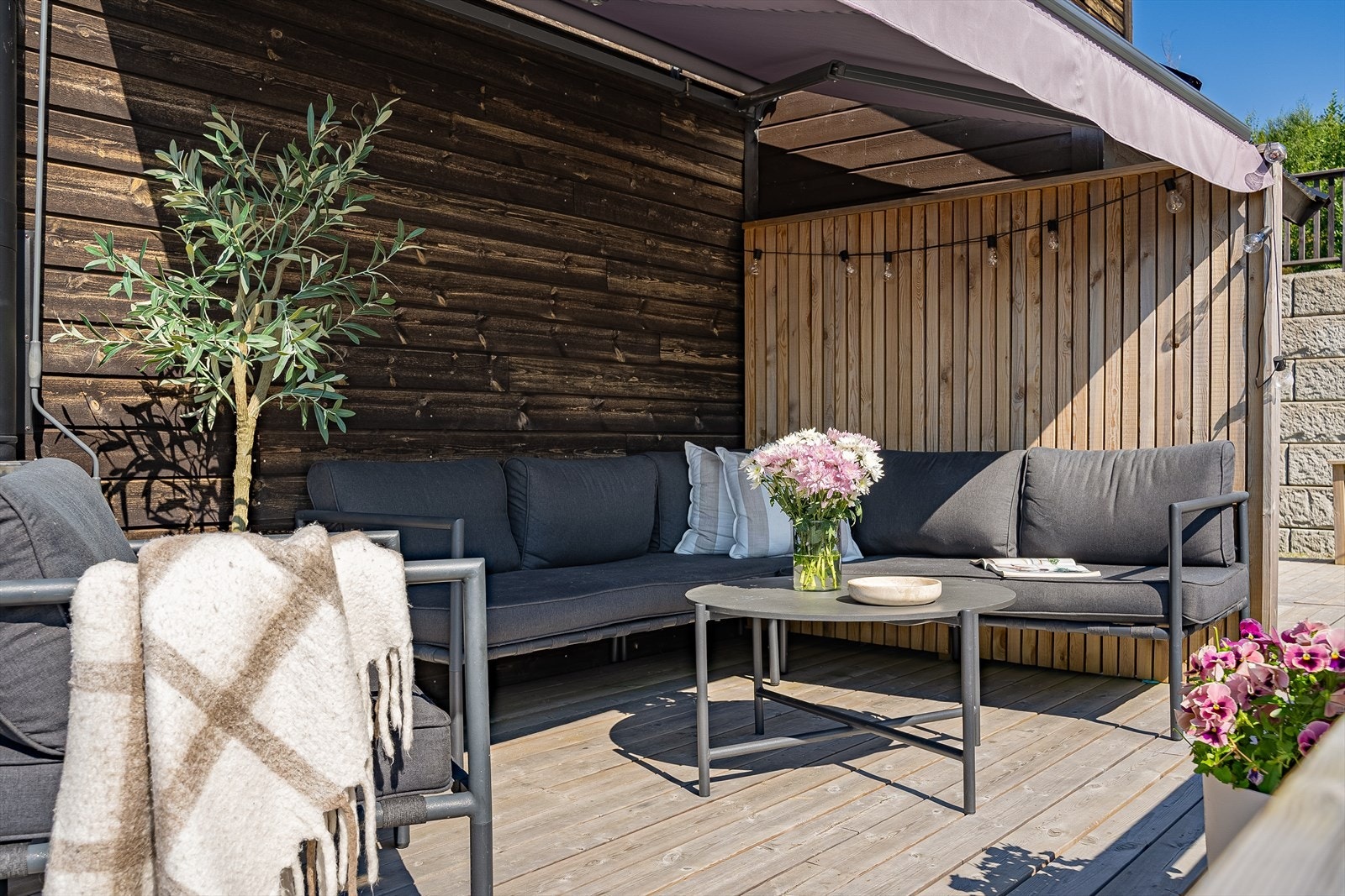 Her kan du nyte solrike dager og sene sommerkvelder Galleribilde