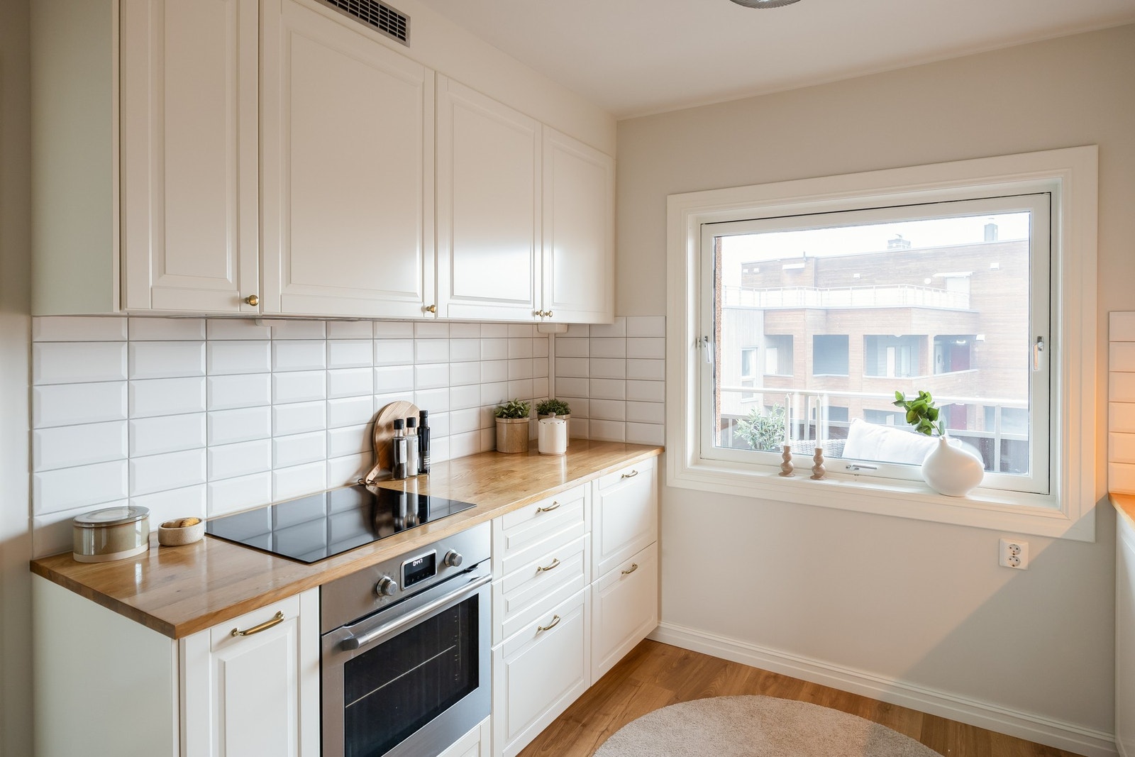 Lekkert kjøkken på 9 kvm som ble pusset opp i 2023. Galleribilde