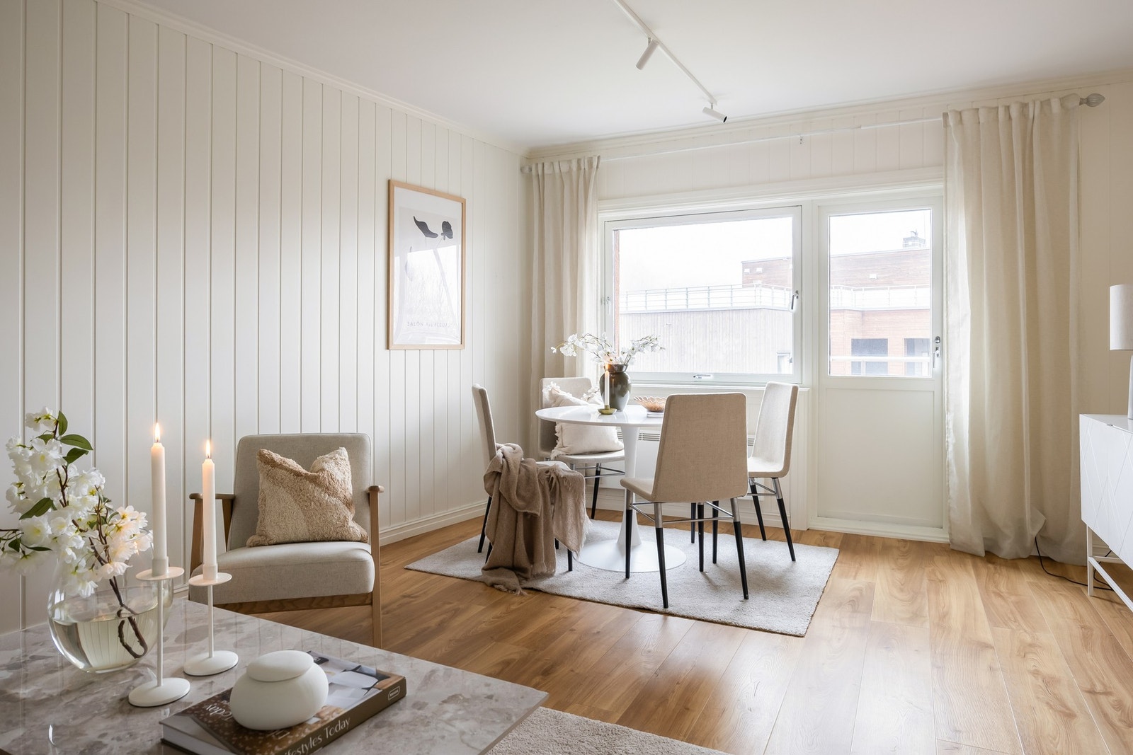 Velkommen til en lys og tiltalende 3-roms med glimrende beliggenhet i Ila. Galleribilde