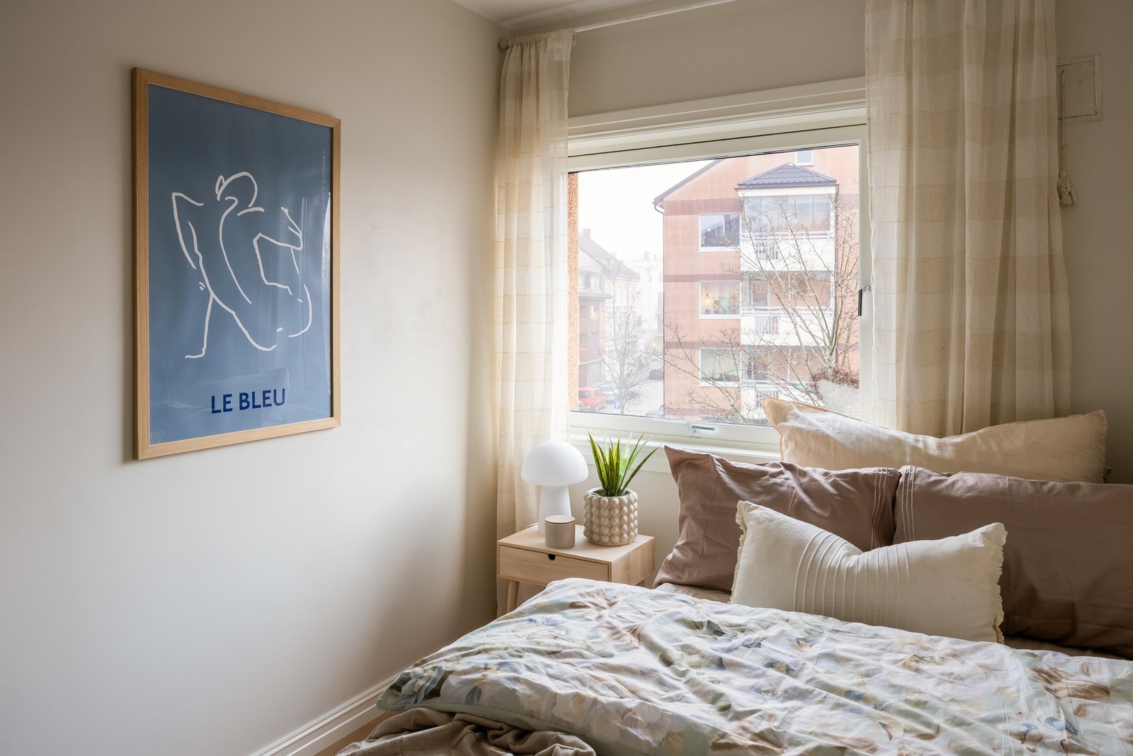 Rommet har blitt brukt som både soverom og kontor. Galleribilde