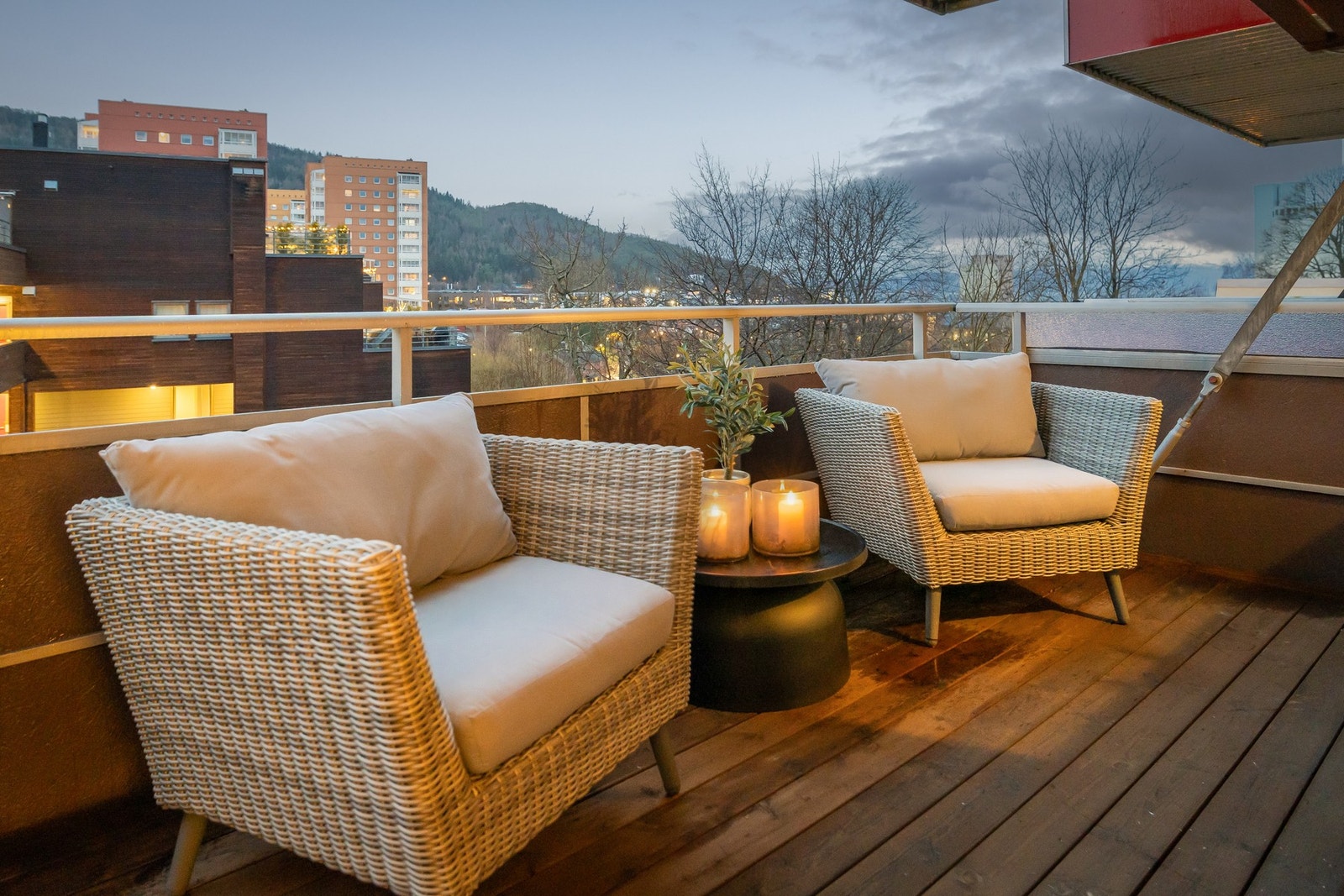 Her har man svært gunstige solforhold fra tidlig formiddag og til sent på kveld, sommerstid. Galleribilde