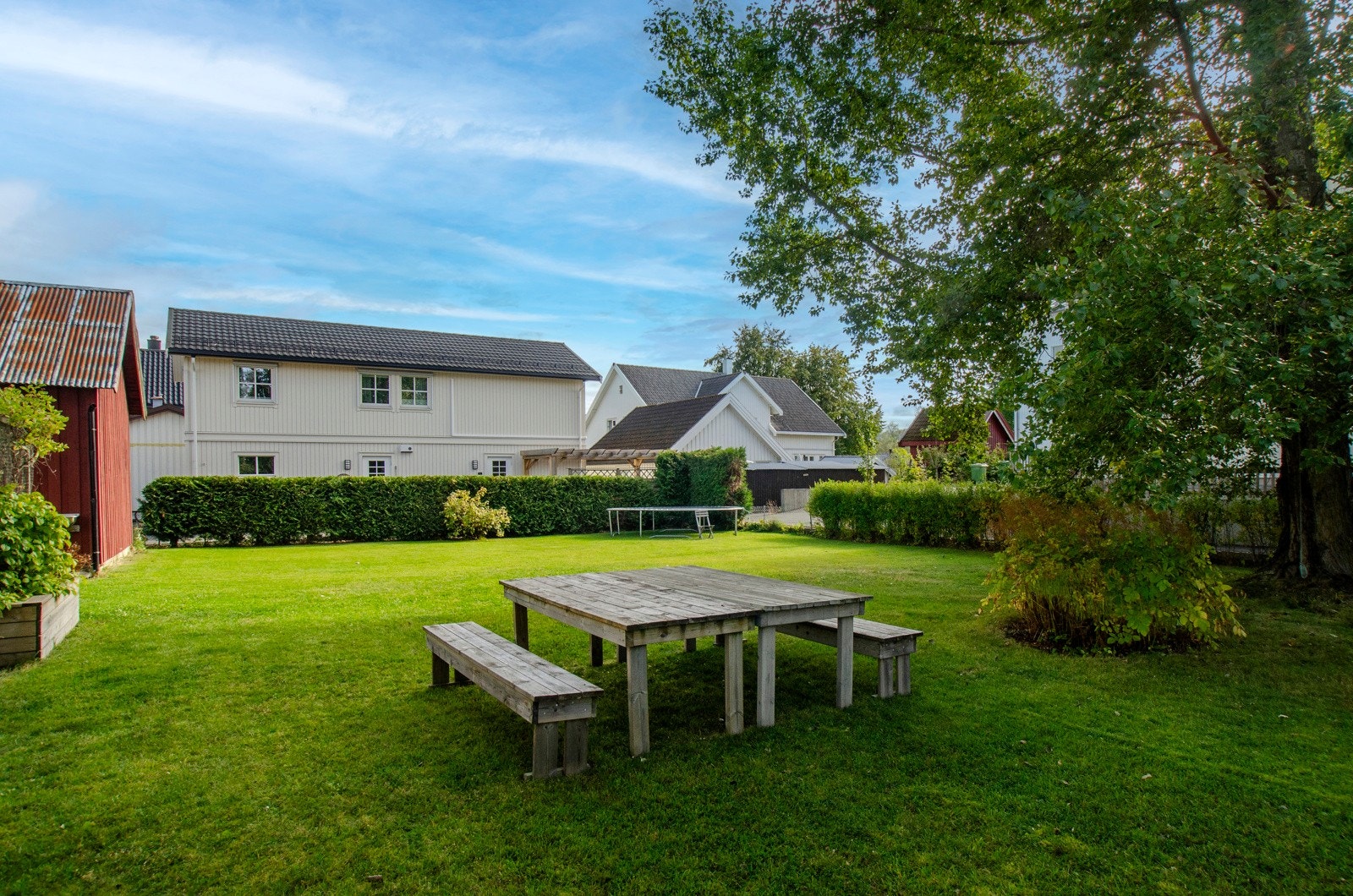 Stor tomt med mange muligheter. Galleribilde