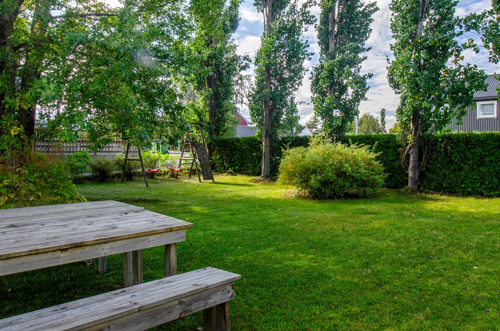 Det er kort gangavstand til både skole, barnehage og dagligvarebutikk. Galleribilde