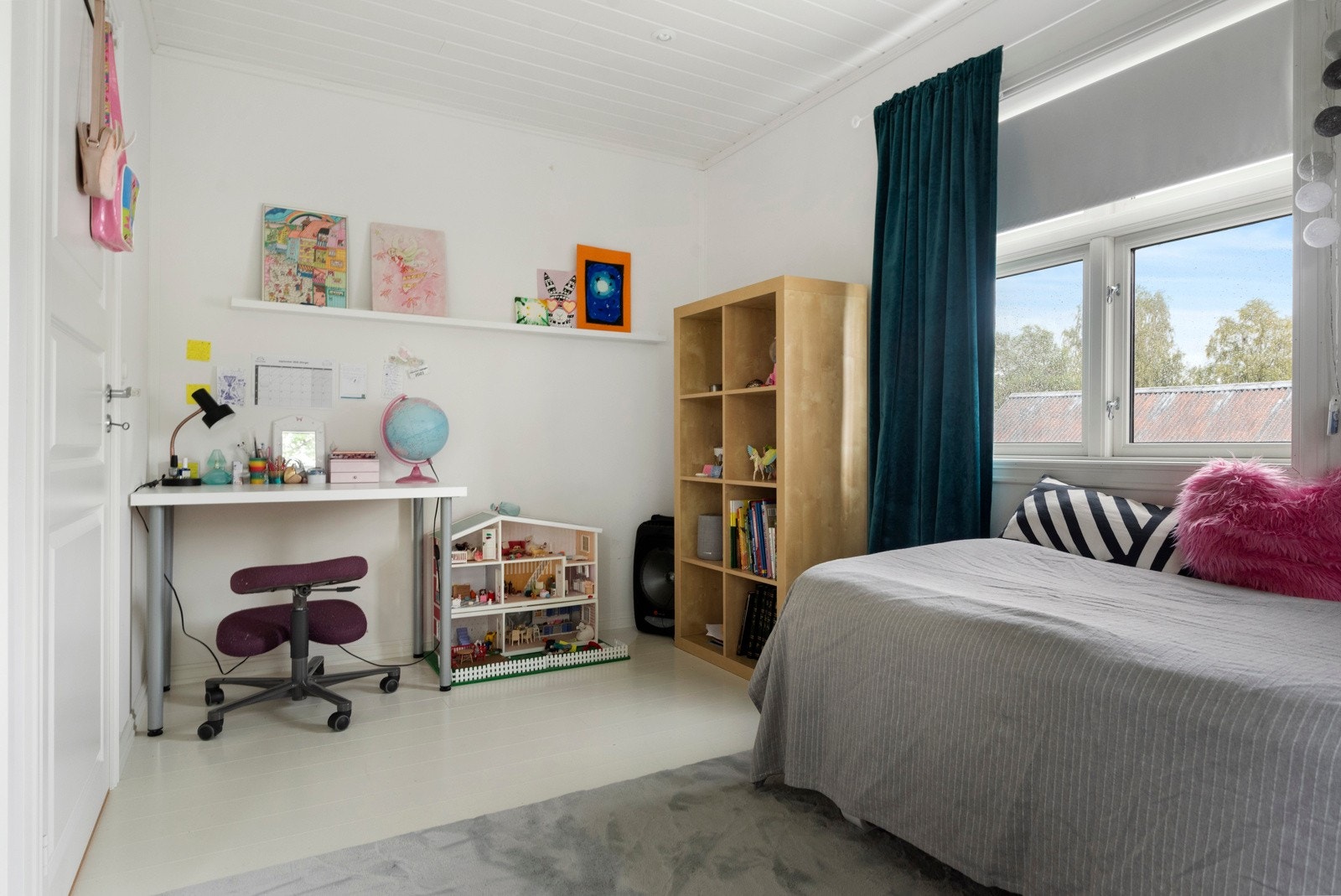 Ett av soverommene har adkomst til walk-in-closet. Galleribilde