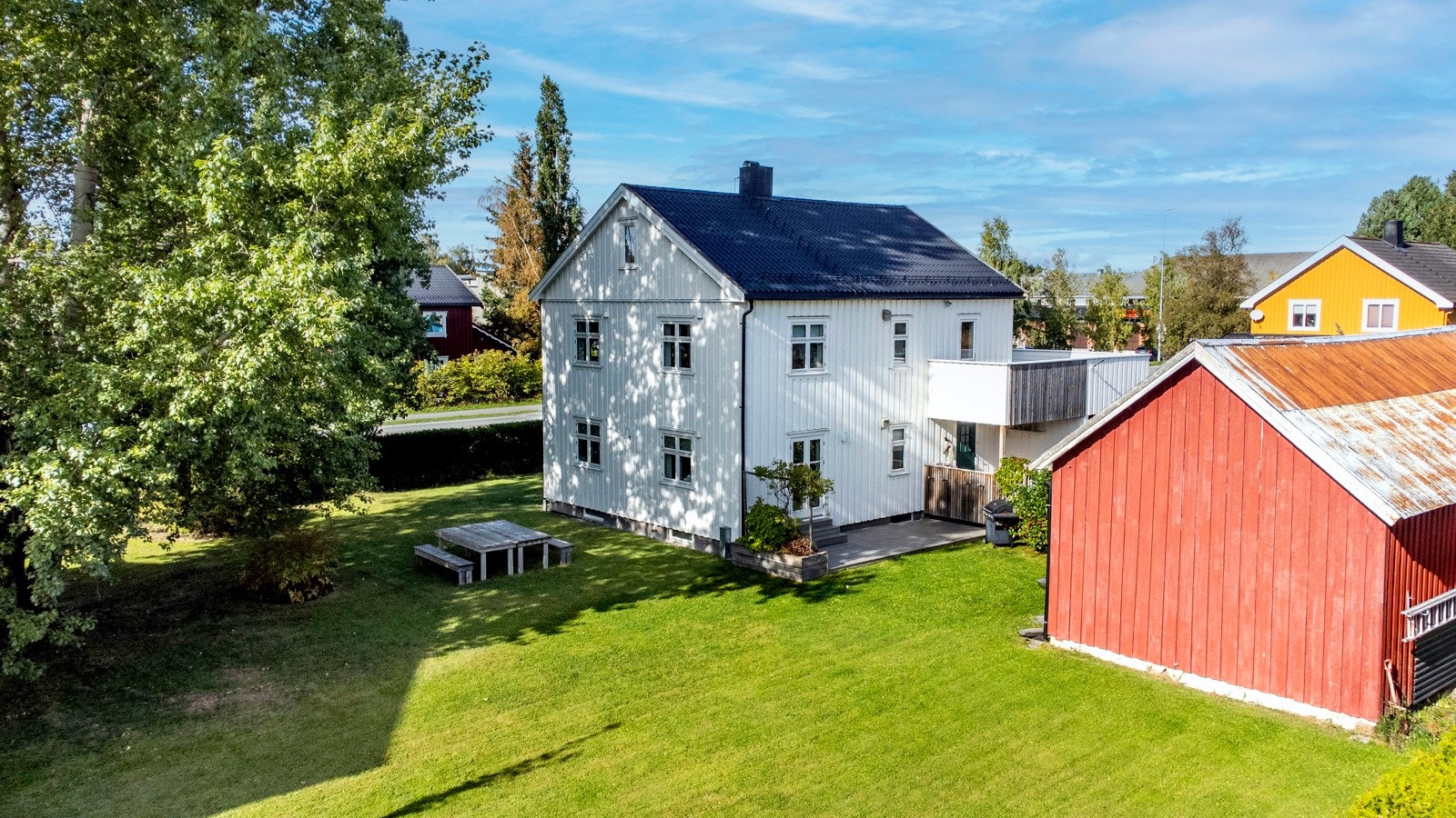 Boligen har en fin beliggenhet på Ørmelen, i et veletablert og populært boligfelt. Galleribilde