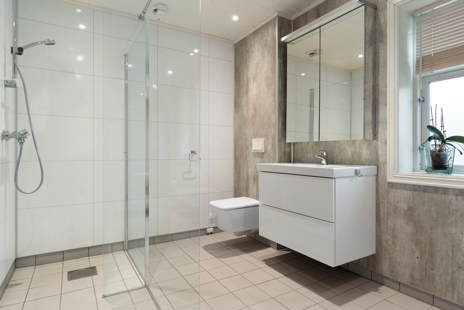 Flott bad på hele 7m² i 2. etasje. Galleribilde