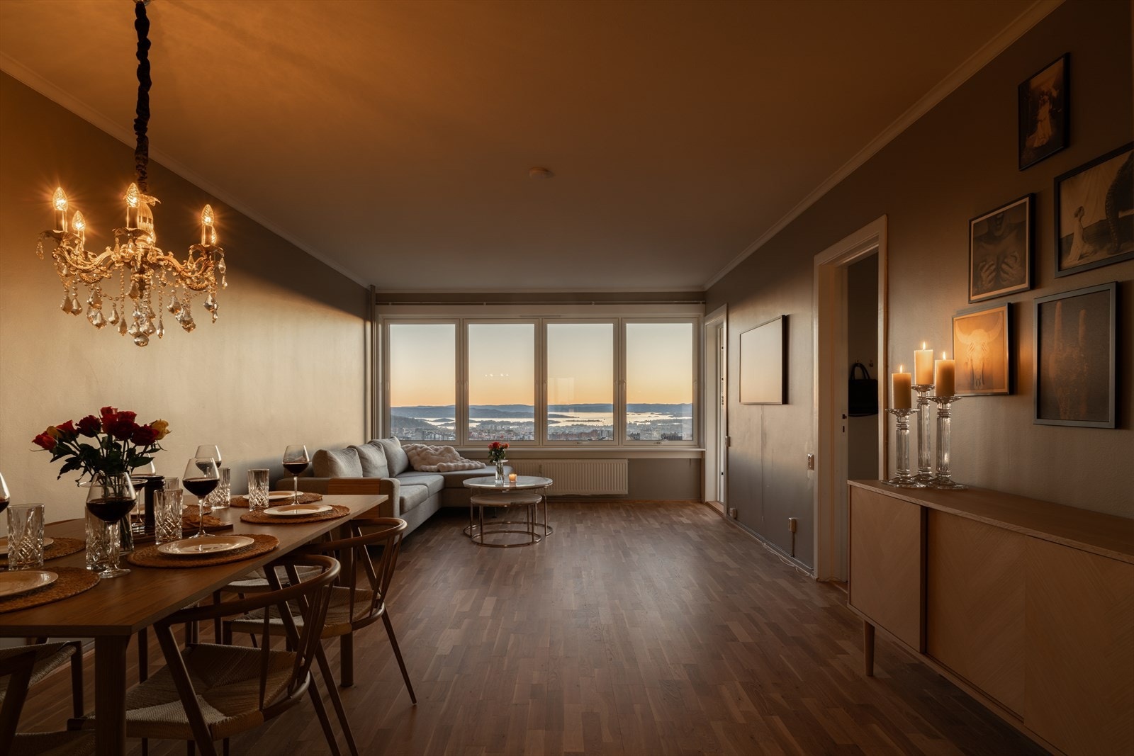 Romslig stue med fantastisk utsikt Galleribilde