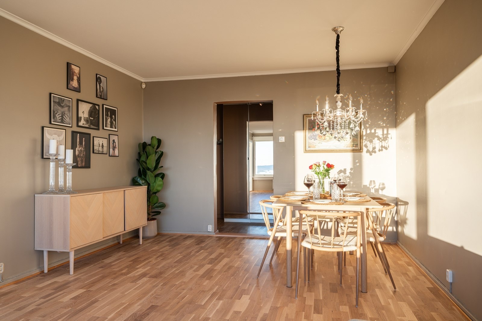 Leiligheten har svært gode lysforhold Galleribilde