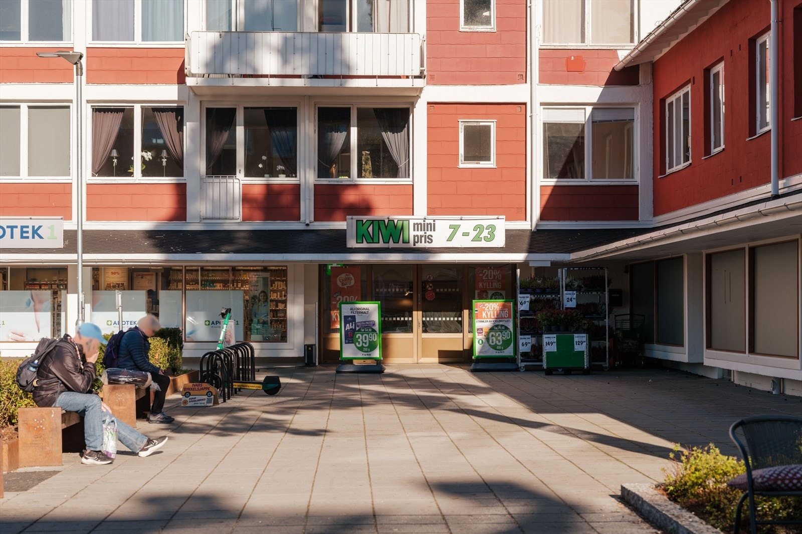 Her finner du Apotek 1, KIWI og Kaffehjørnnet Galleribilde