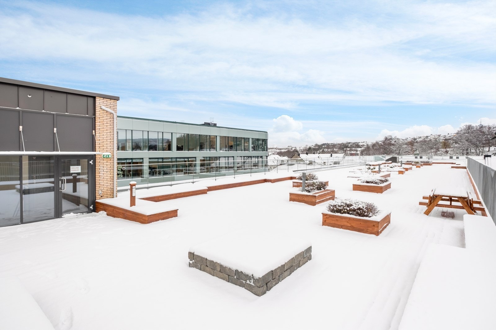 Sameiet har en felles takterrasse med fantastiske solforhold og god utsikt. Galleribilde