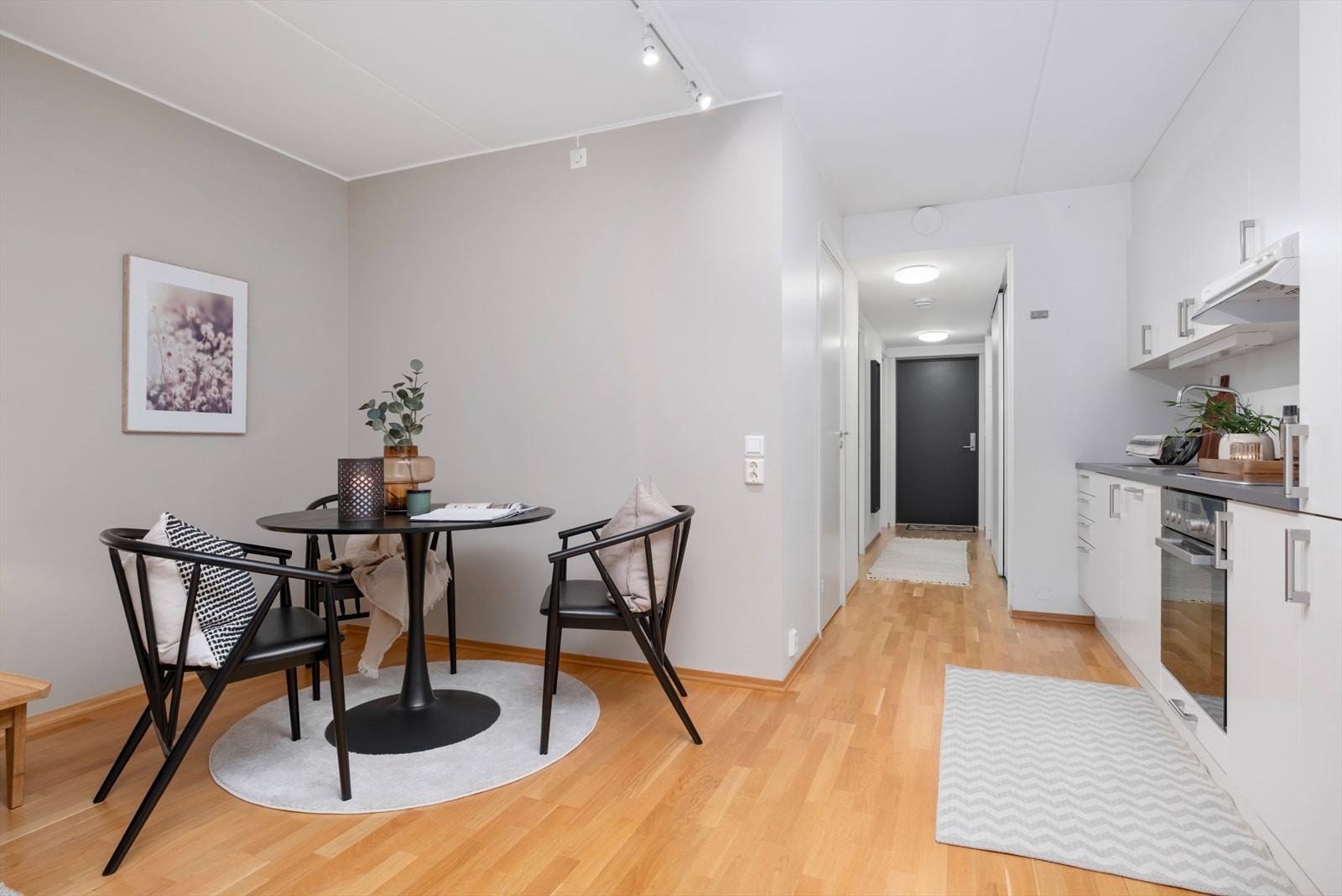 På stuen har du god plass til spisebord. Galleribilde