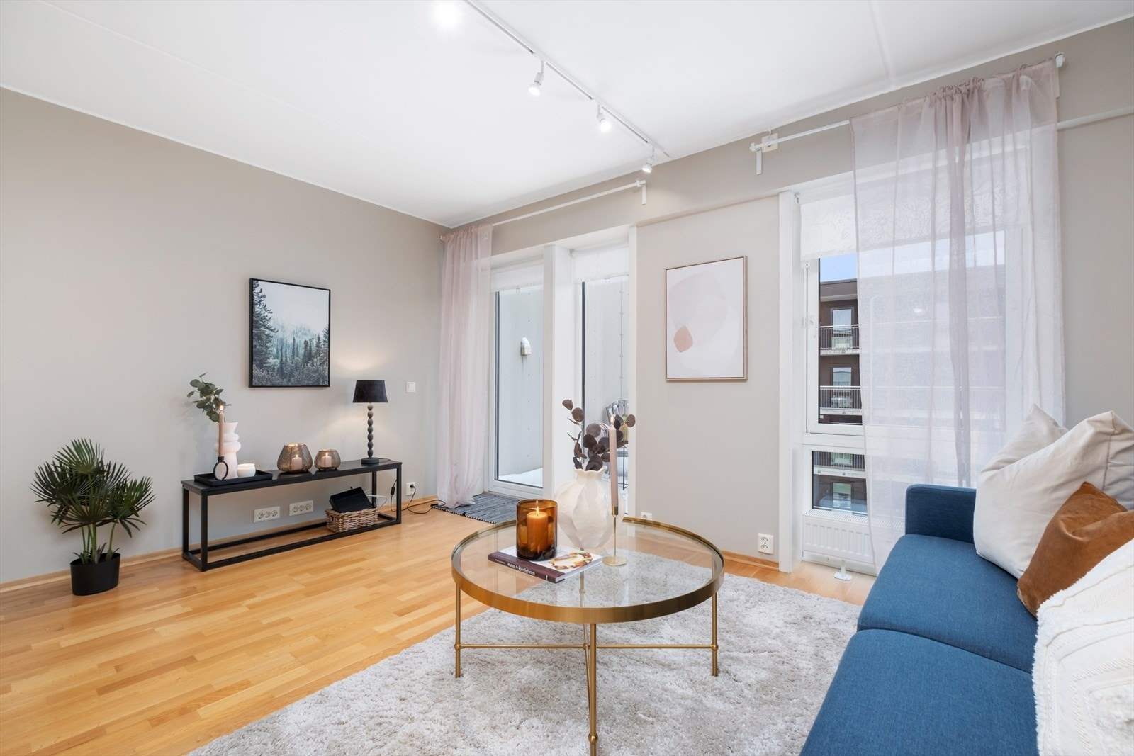 Fra stuen har du utgang til en solrik sørvestvendt balkong. Galleribilde