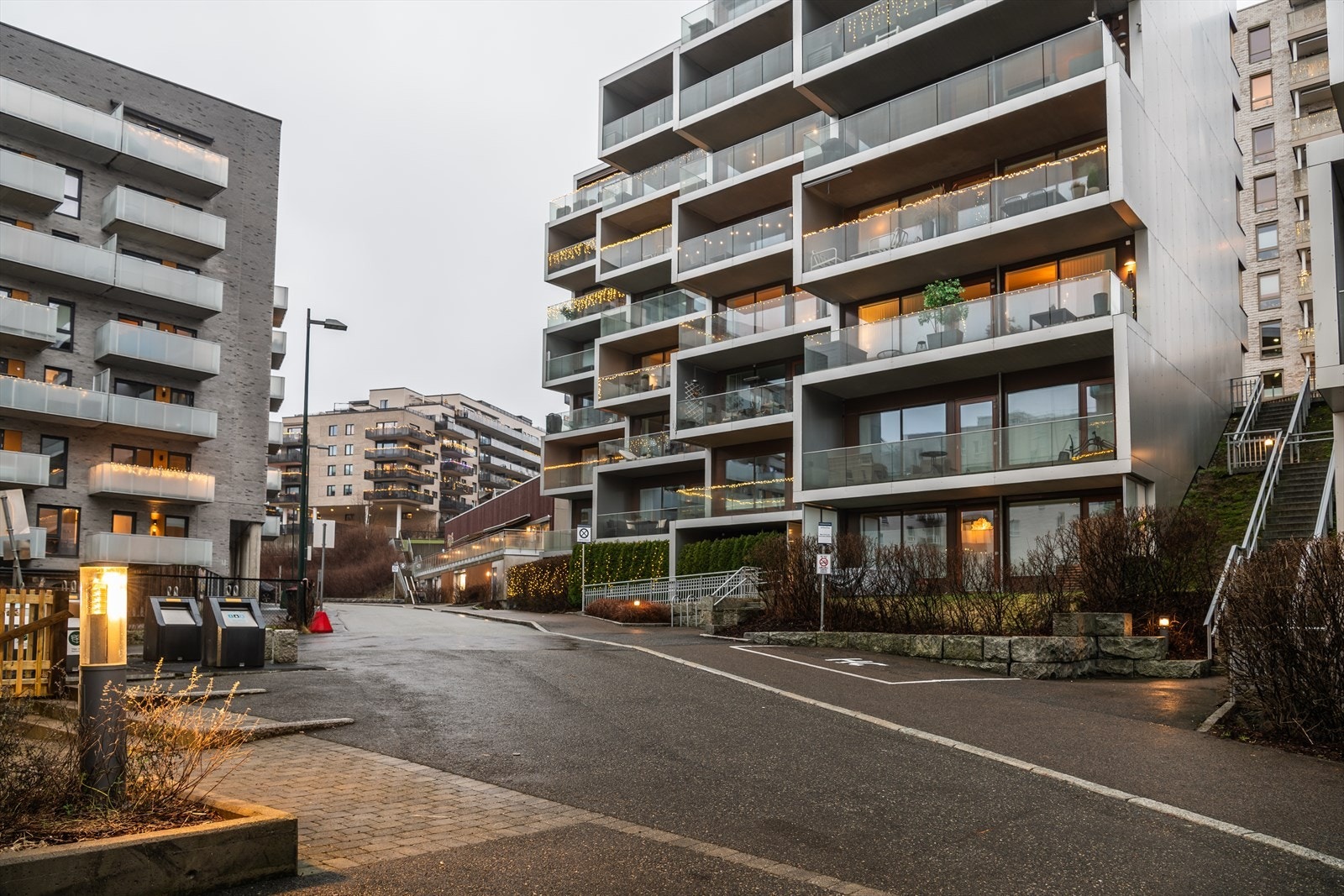 Fernanda Nissens gate 10 skiller seg fra mange av de øvrige boligblokkene i Nydalen med sitt særpregede arkitektoniske uttrykk. Galleribilde