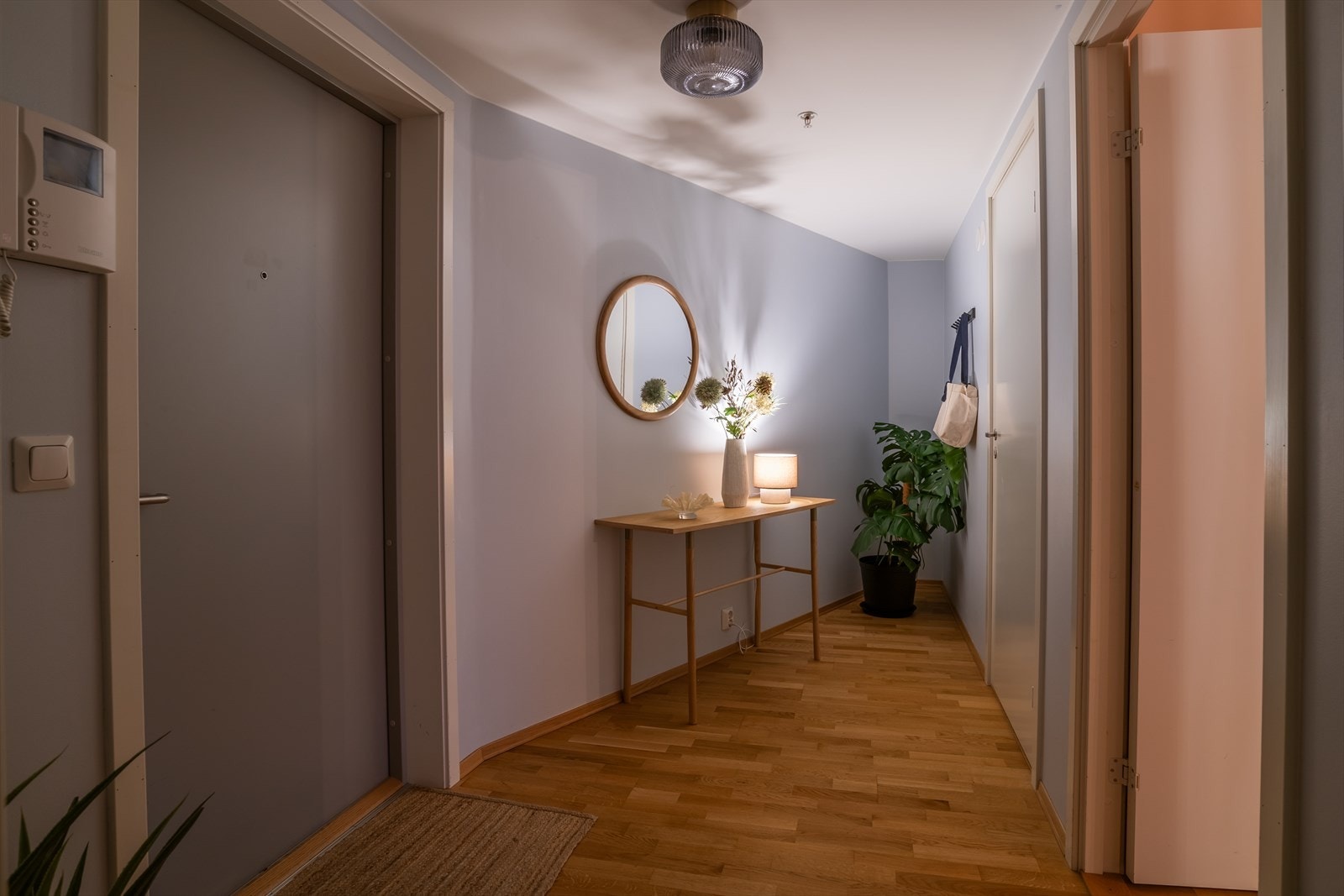 Det første som møter deg er en stor og romslig inngangsparti. Galleribilde