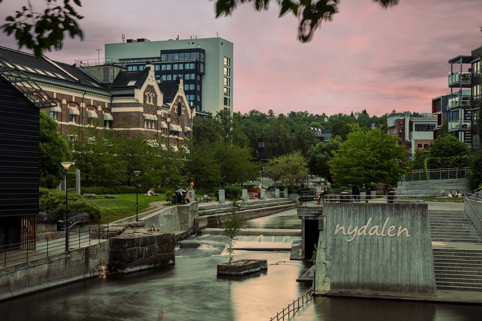 Det er kort vei til det populære badeområdet på Nydalen. Galleribilde
