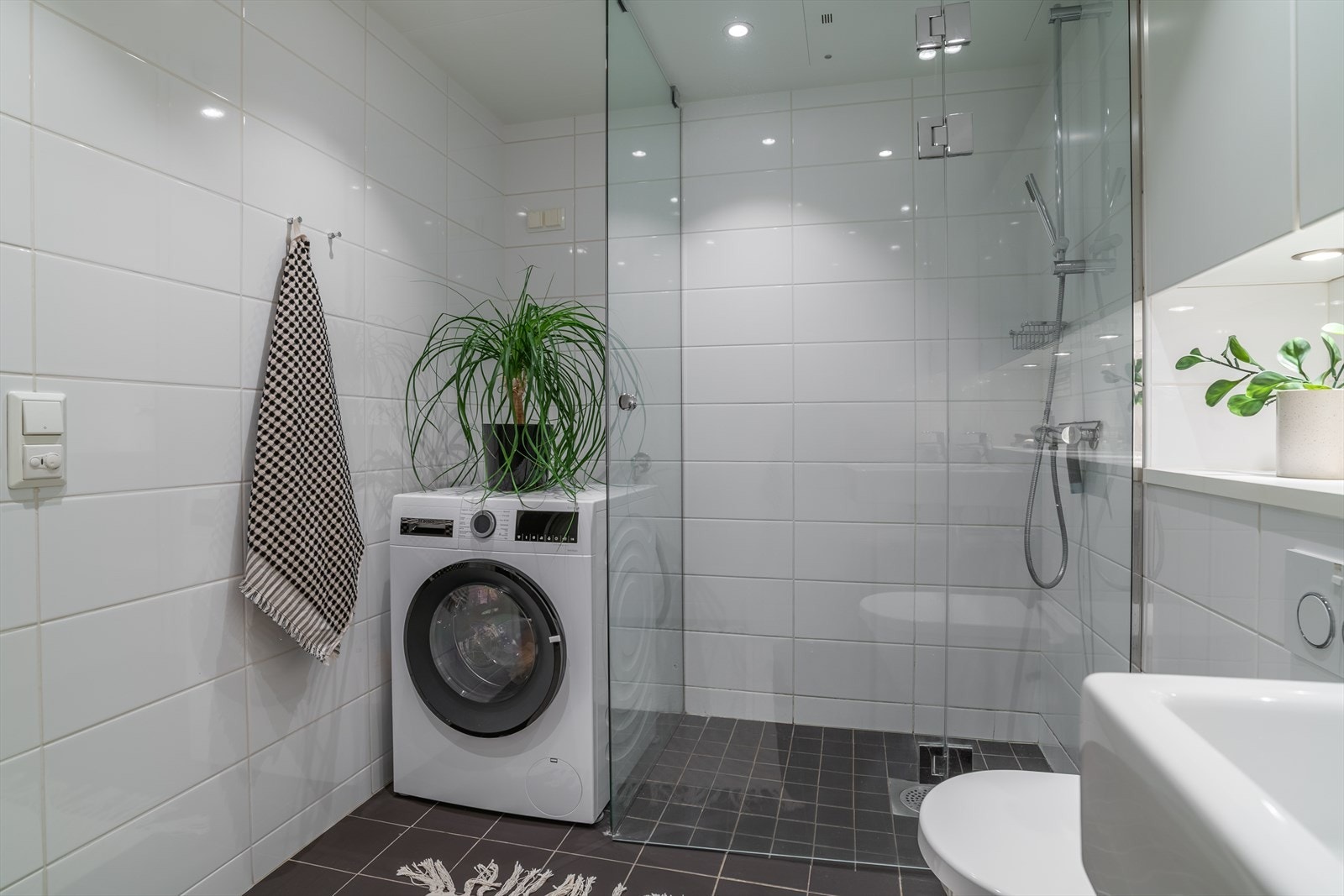 Her finner du opplegg for både vaskemaskin og tørketrommel. Galleribilde