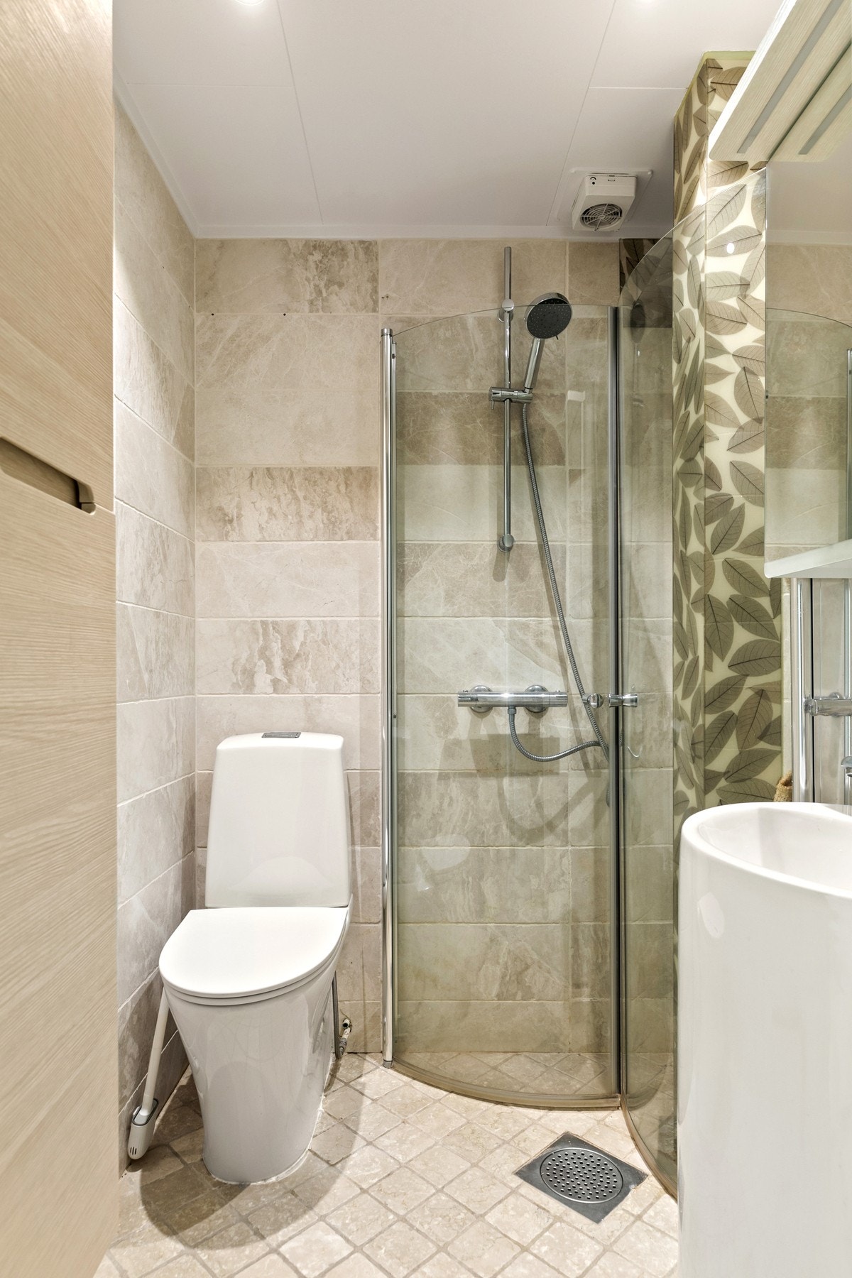 Flislagt bad med varme i gulv Galleribilde