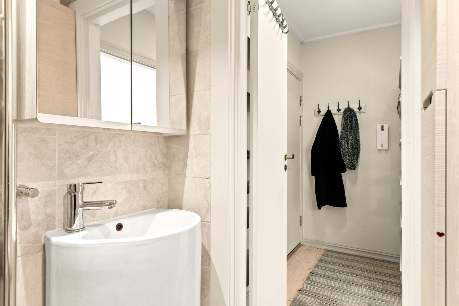 Ny servant og toalett i 2022 Galleribilde