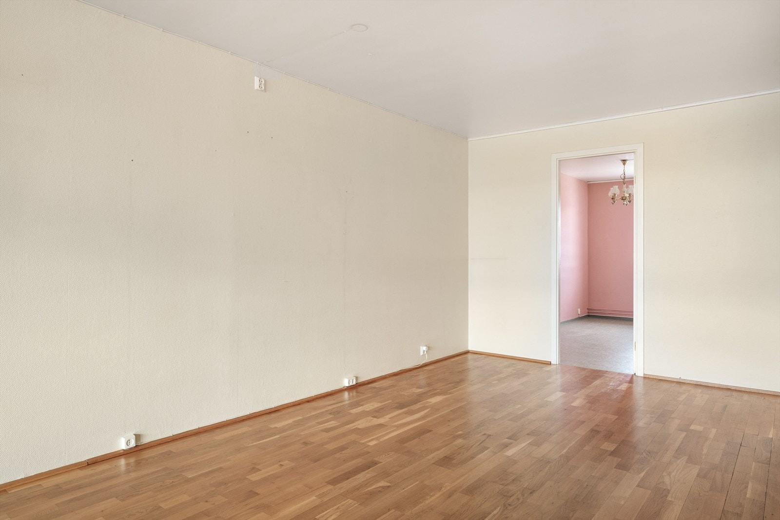 Det er adkomst til det ene soverommet fra stua. Galleribilde