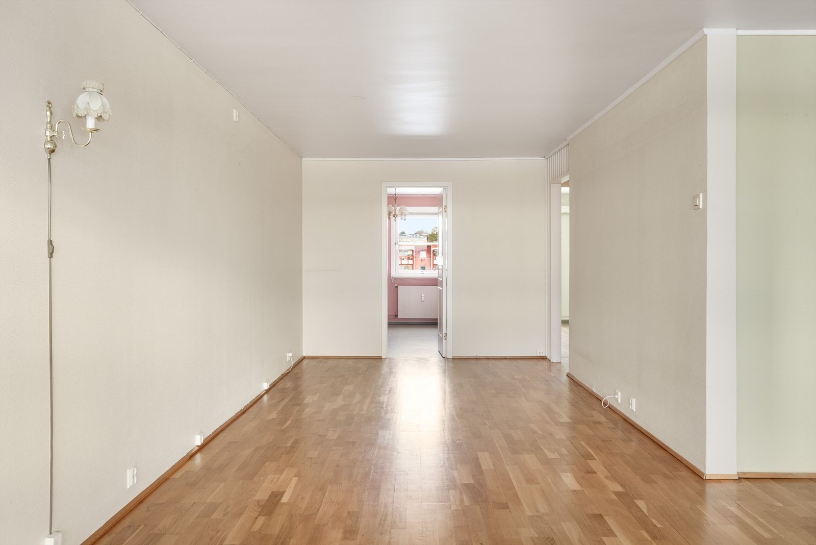 I stua er det plass til både sofagruppe, spisebord og annet ønskelig. Galleribilde