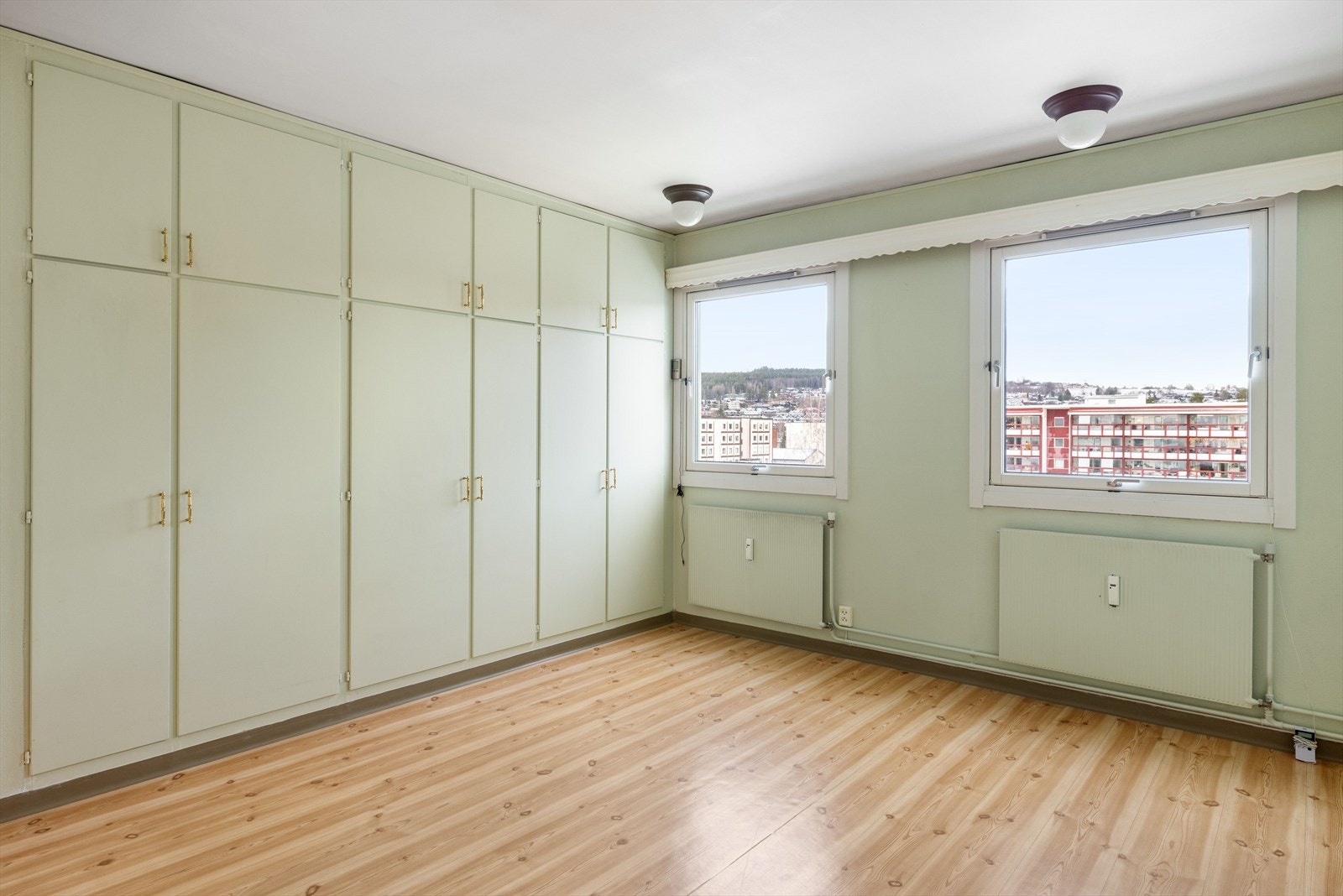 Leiligheten har tre soverom, dette er det største. Galleribilde