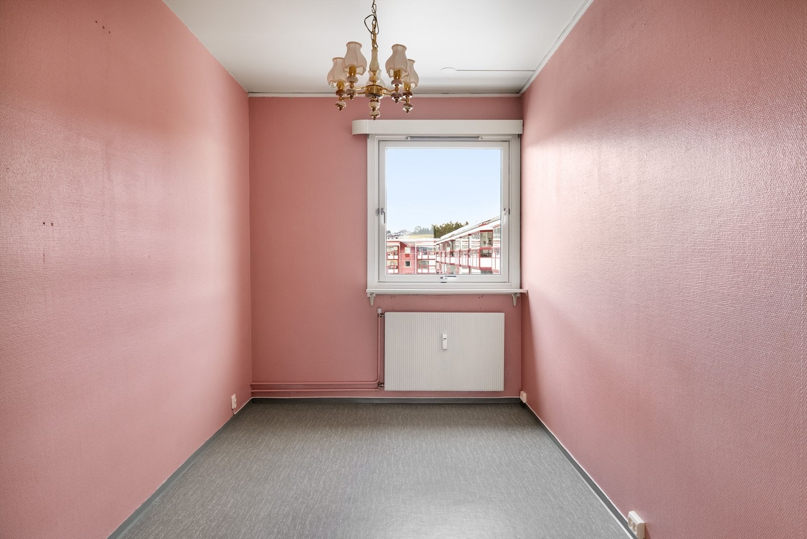 Soverom nummer tre er det minste av de tre rommene. Det egner seg godt som barnerom, gjesterom eller kontor. Galleribilde