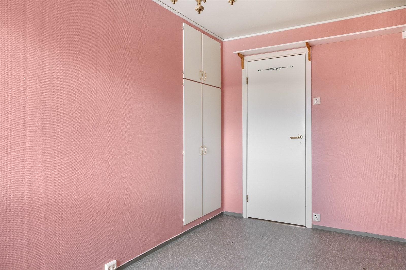 Også dette rommet har innebygde garderobeskap. Galleribilde