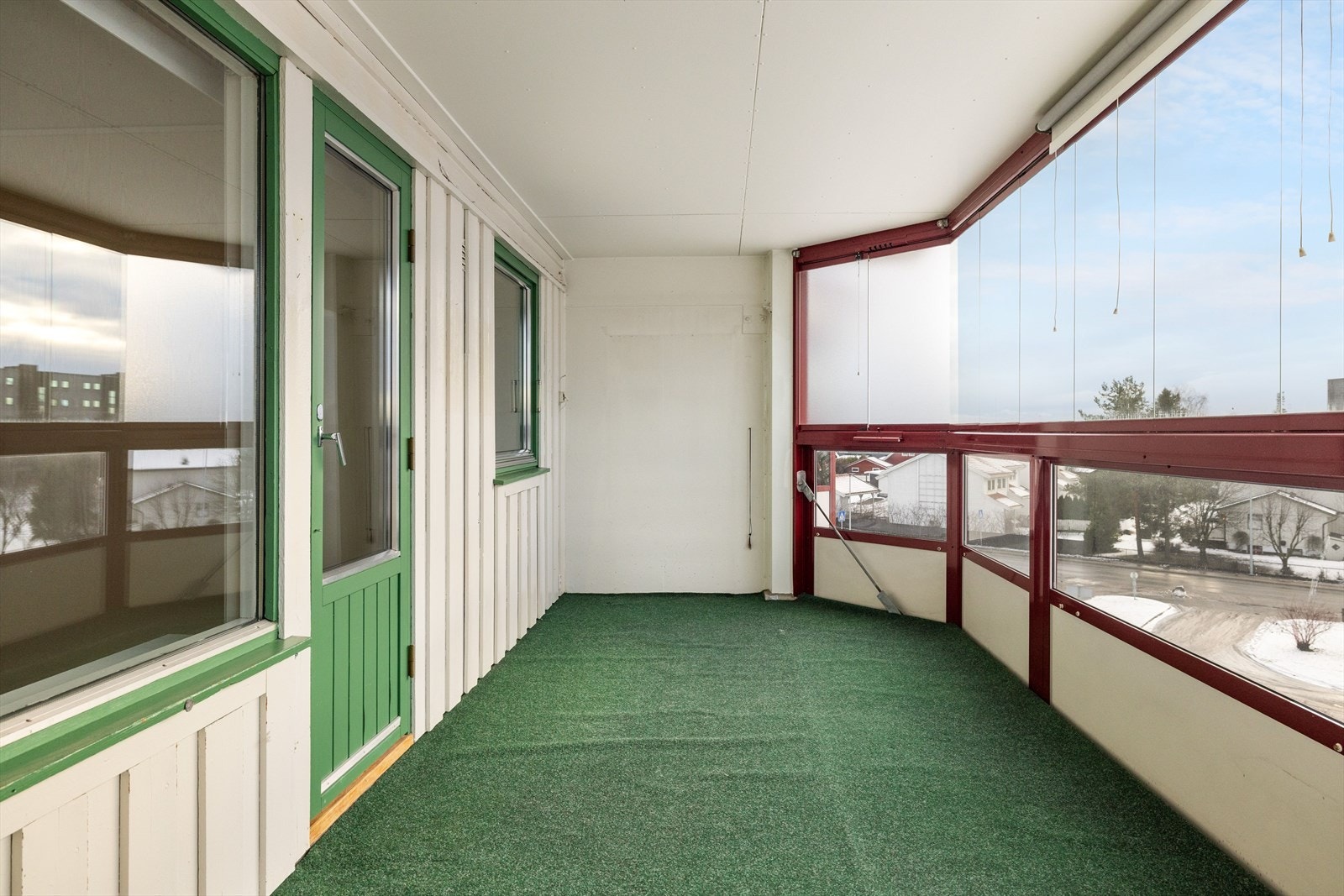 Balkongen er innglasset og er på hele 15 m². Galleribilde