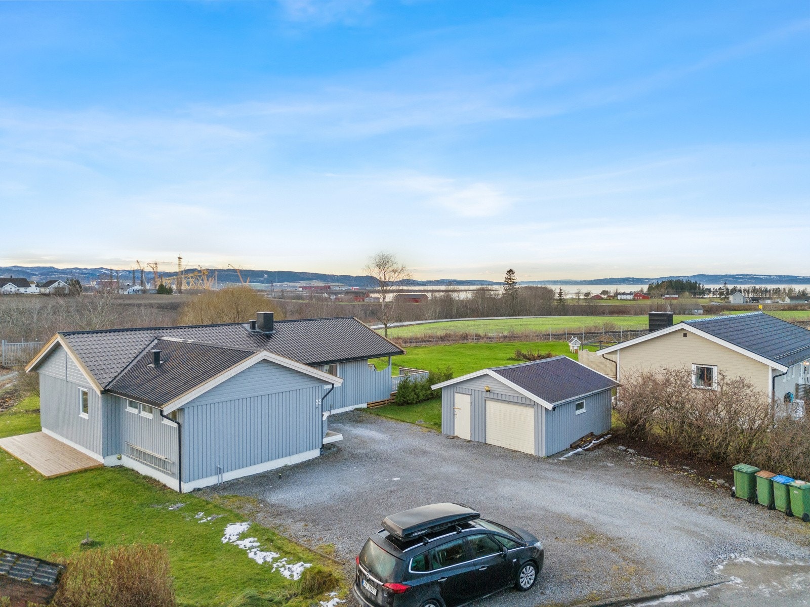 Stor og flat tomt på 1503 kvm med gode solforhold. Galleribilde