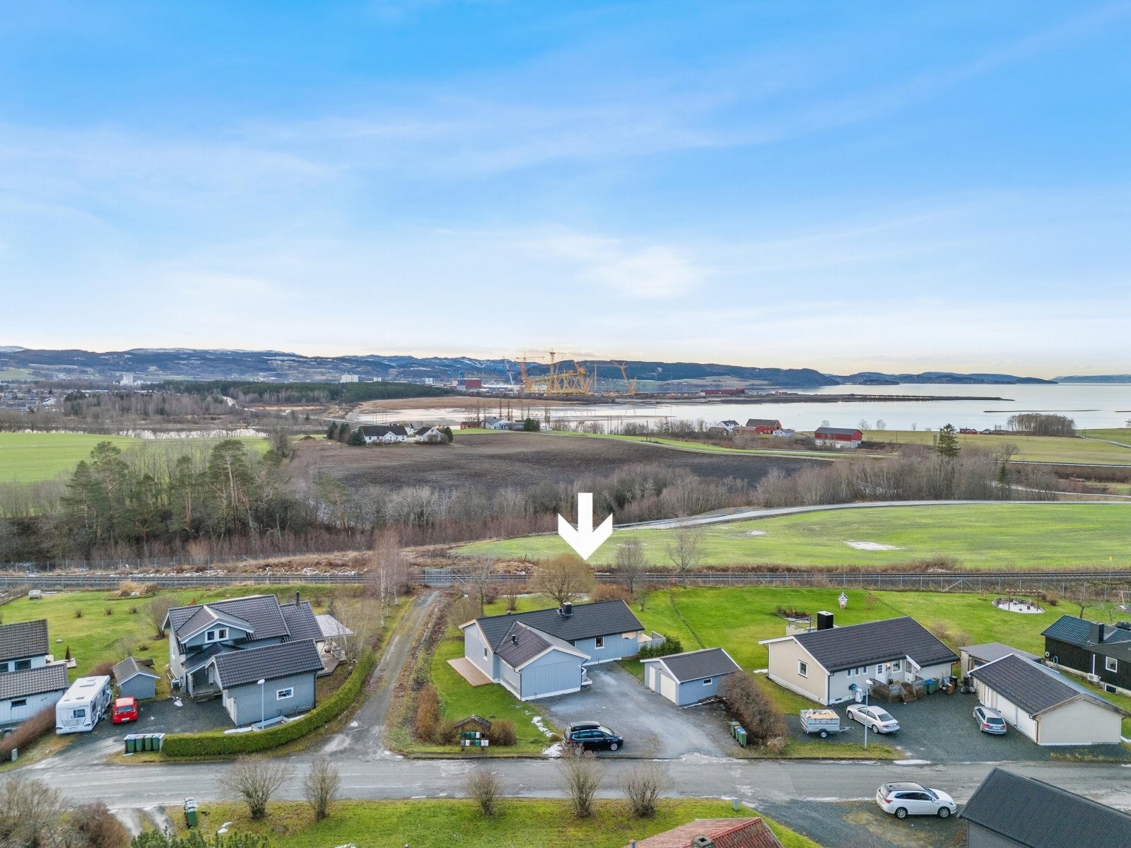 Velkommen til Fiolvegen 32 - en velholdt og lettstelt enebolig med alt på ett plan. Galleribilde