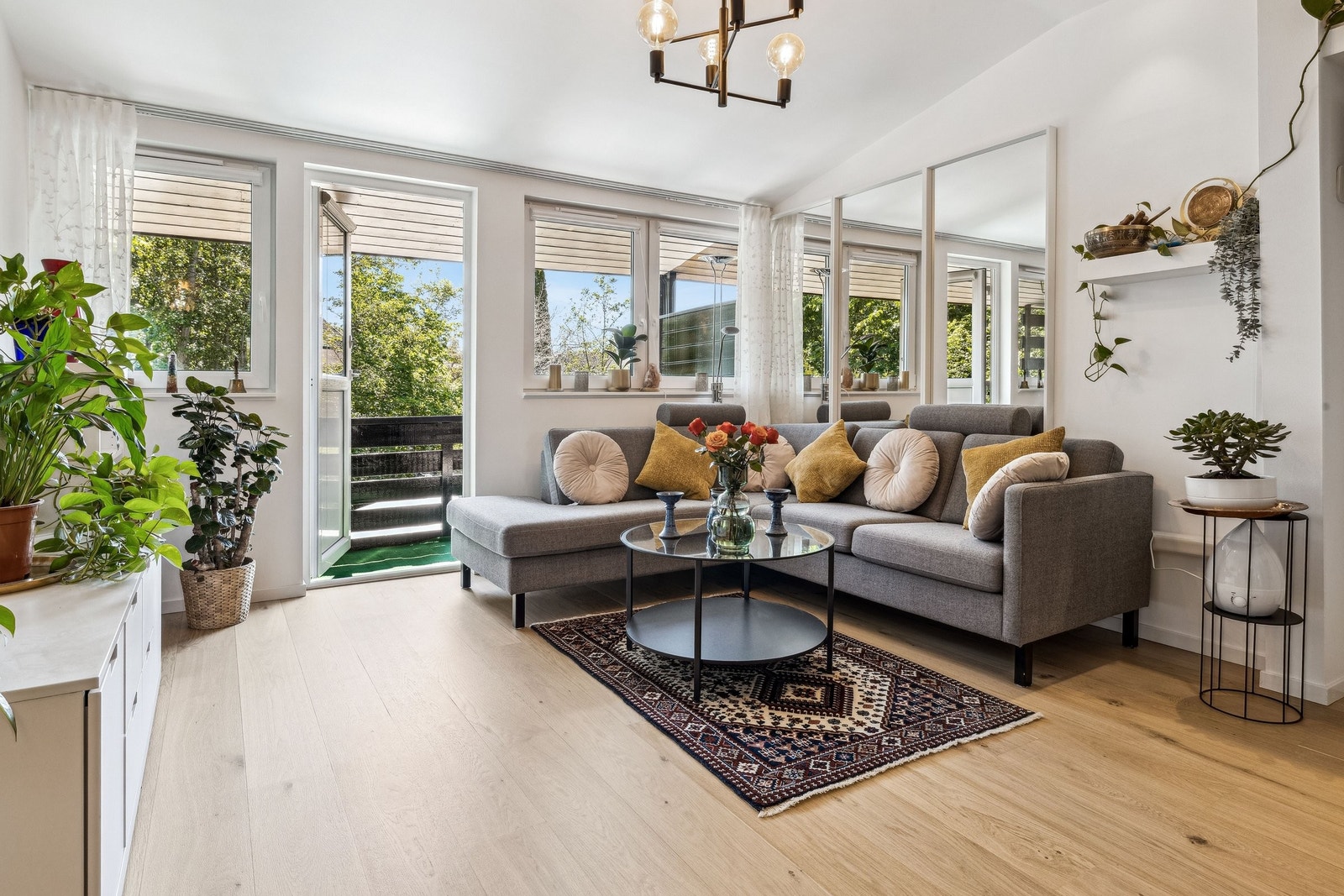 Stue 1 etasje med utgang til balkong Galleribilde