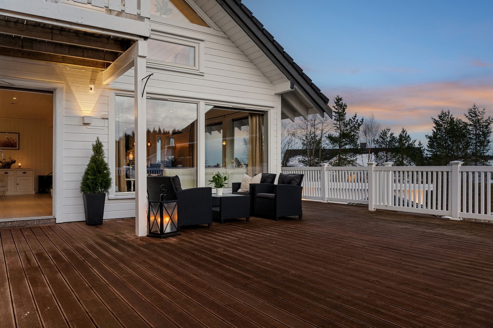 Her kan man nyte lange sommerdager, og sene sommerkvelder. Bildet er tatt på ettermiddag. Galleribilde