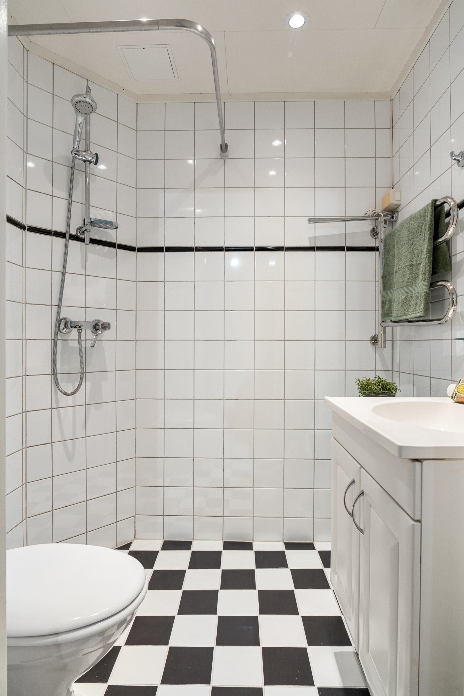 Det er opplegg for vaskemaskin på badet Galleribilde