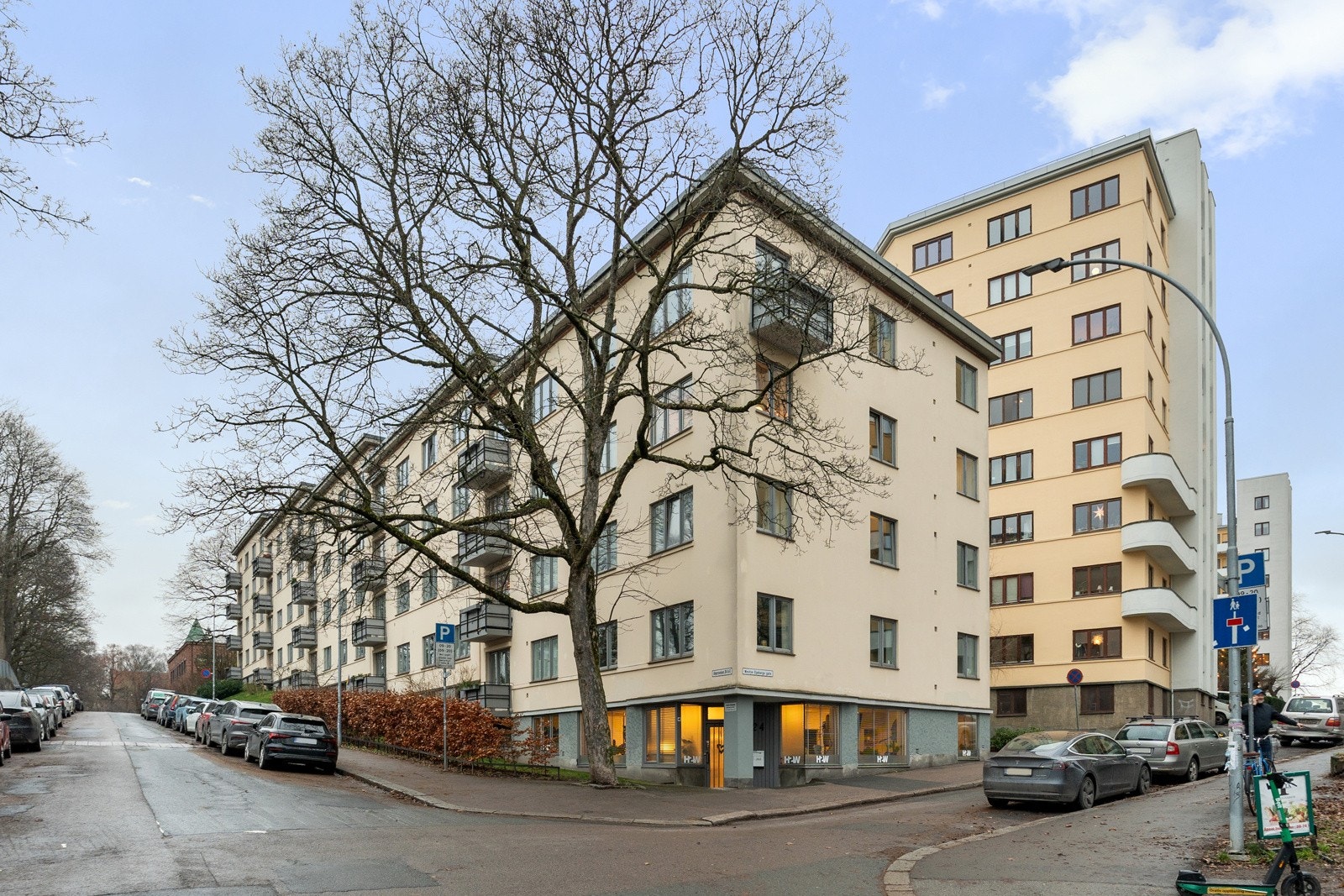 Akersveien 24 ligger skjermet til i en svært rolig gate Galleribilde